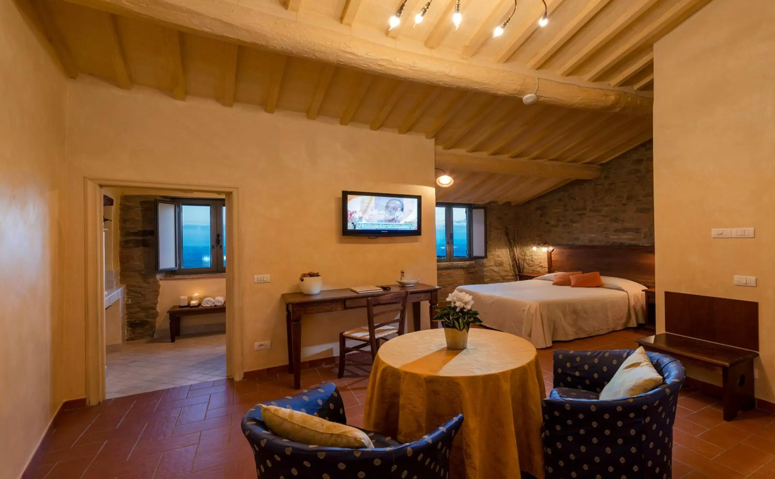 Bed in Hotel Italia Cortona