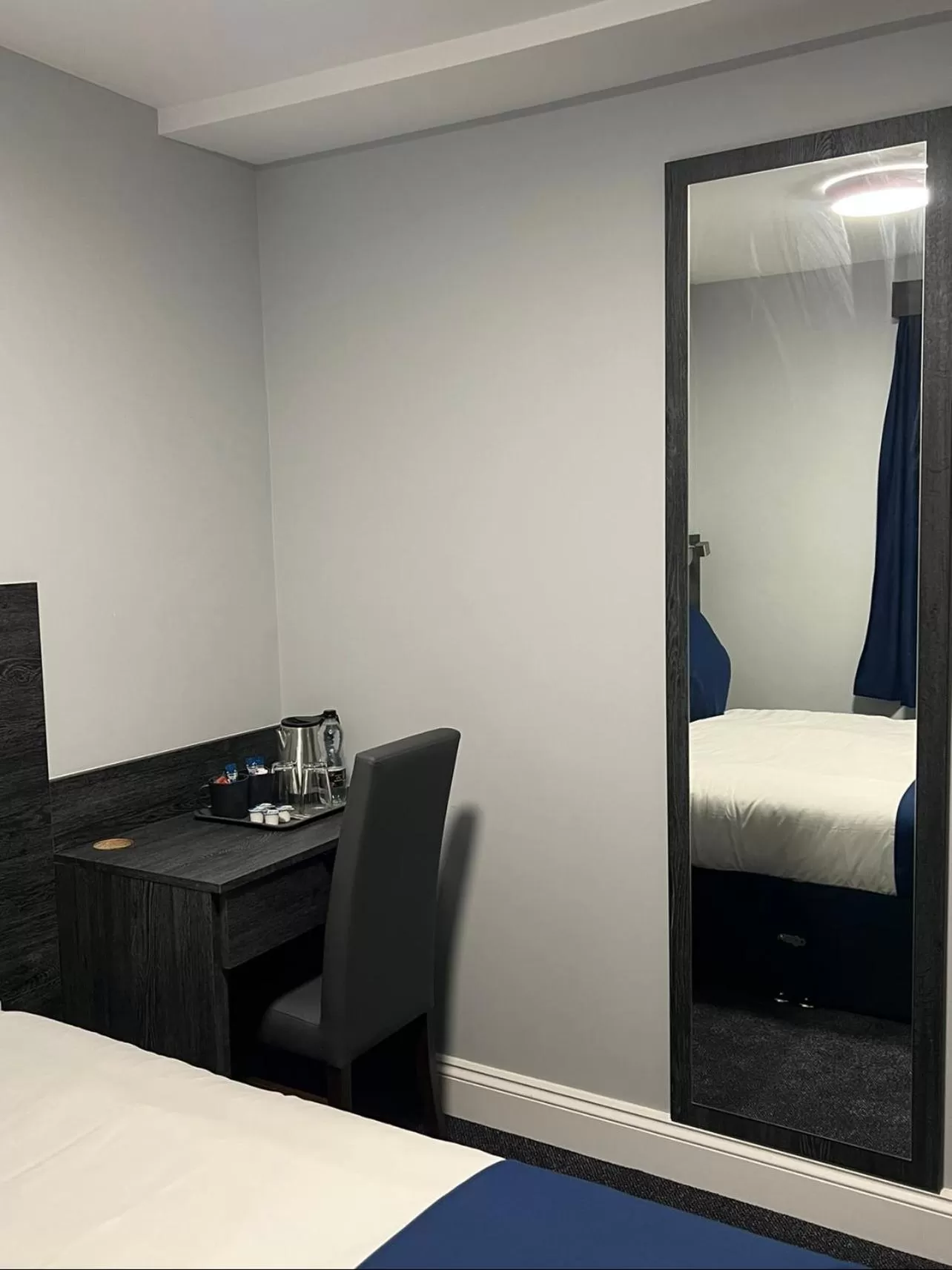 Coffee/tea facilities, Bed in Blue Sapphire Hotel