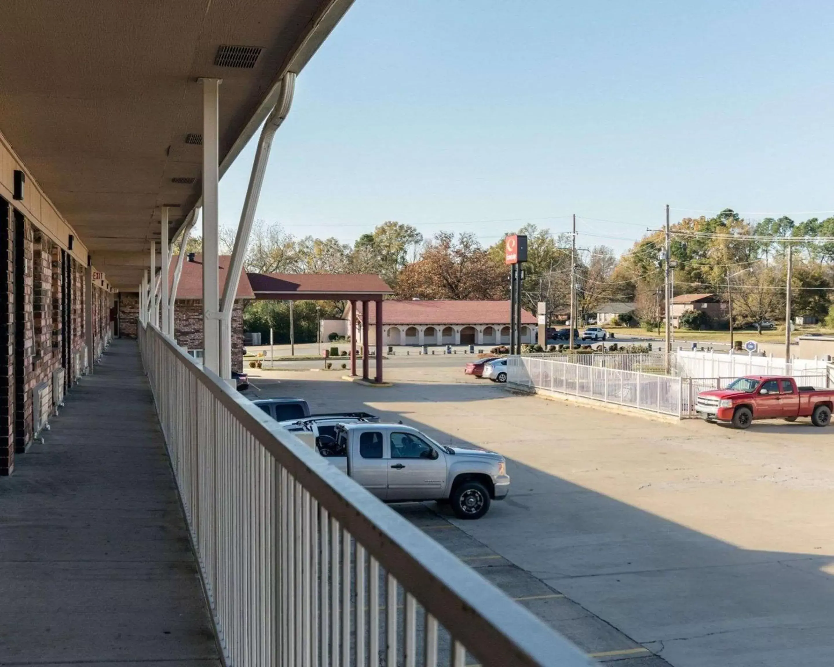 Property building, Balcony/Terrace in Econo Lodge Russellville I-40