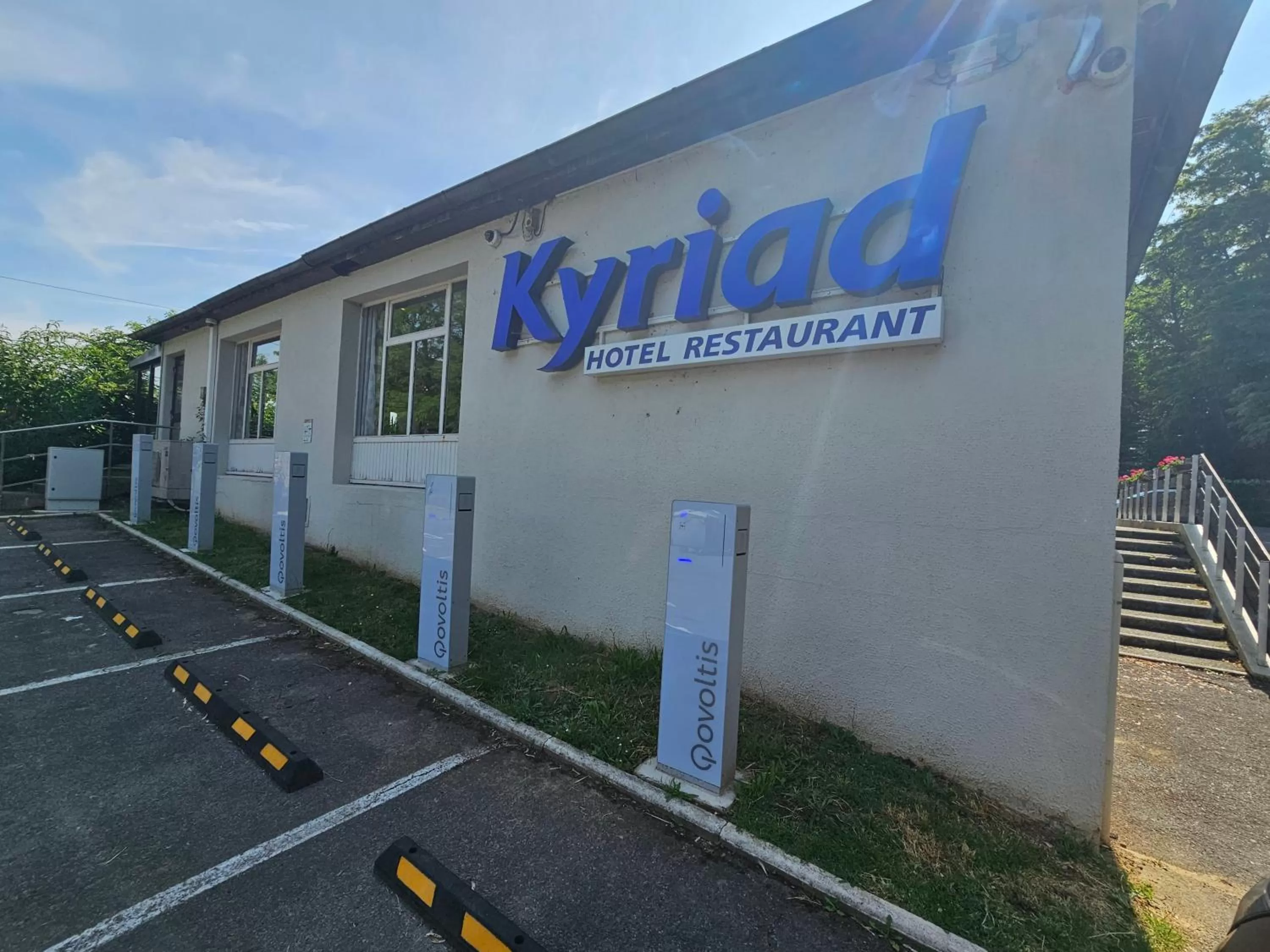 Parking, Property Logo/Sign in Kyriad - Ecouen la Croix Verte