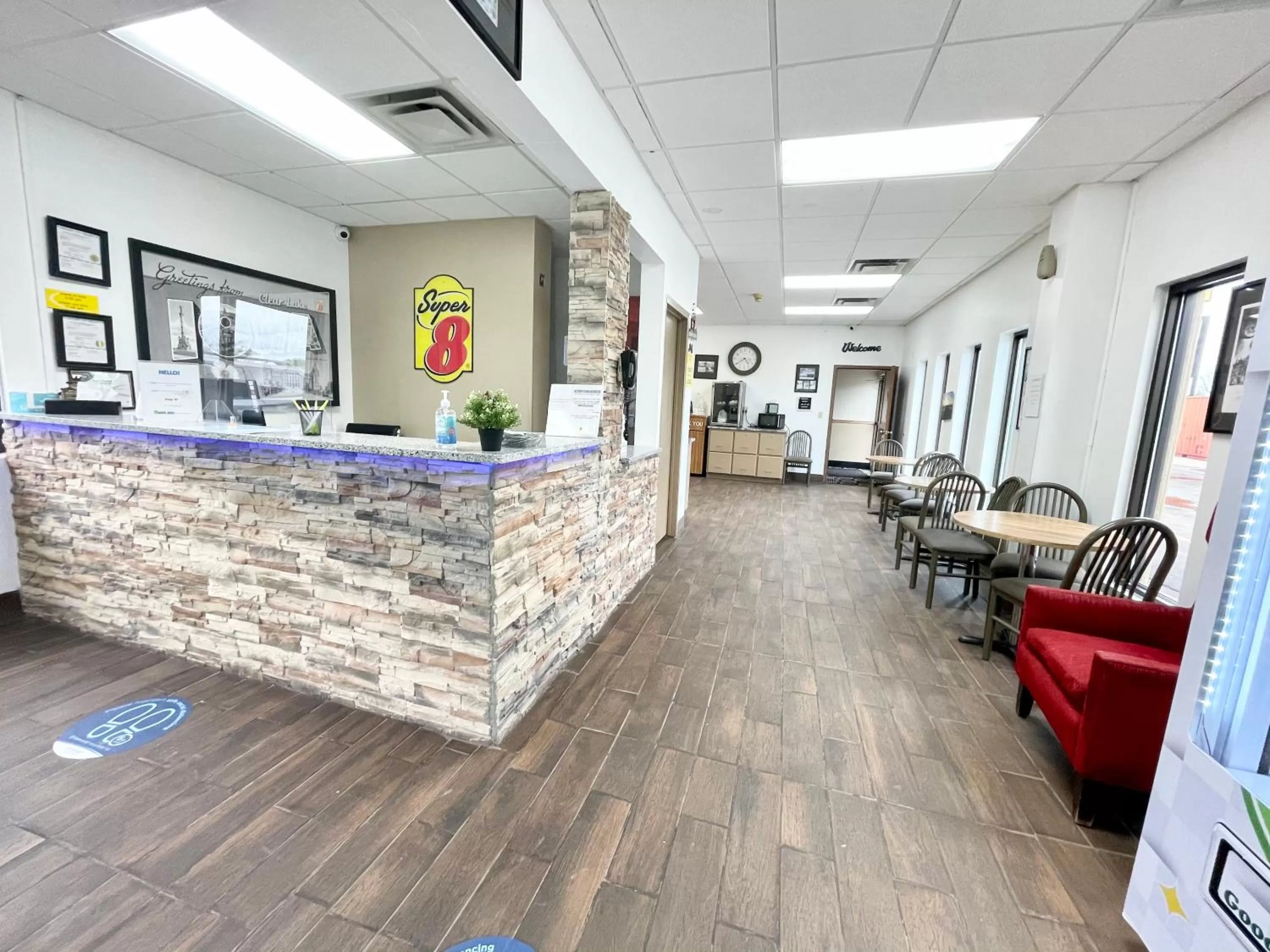 Lobby or reception in Super 8 by Wyndham Clear Lake