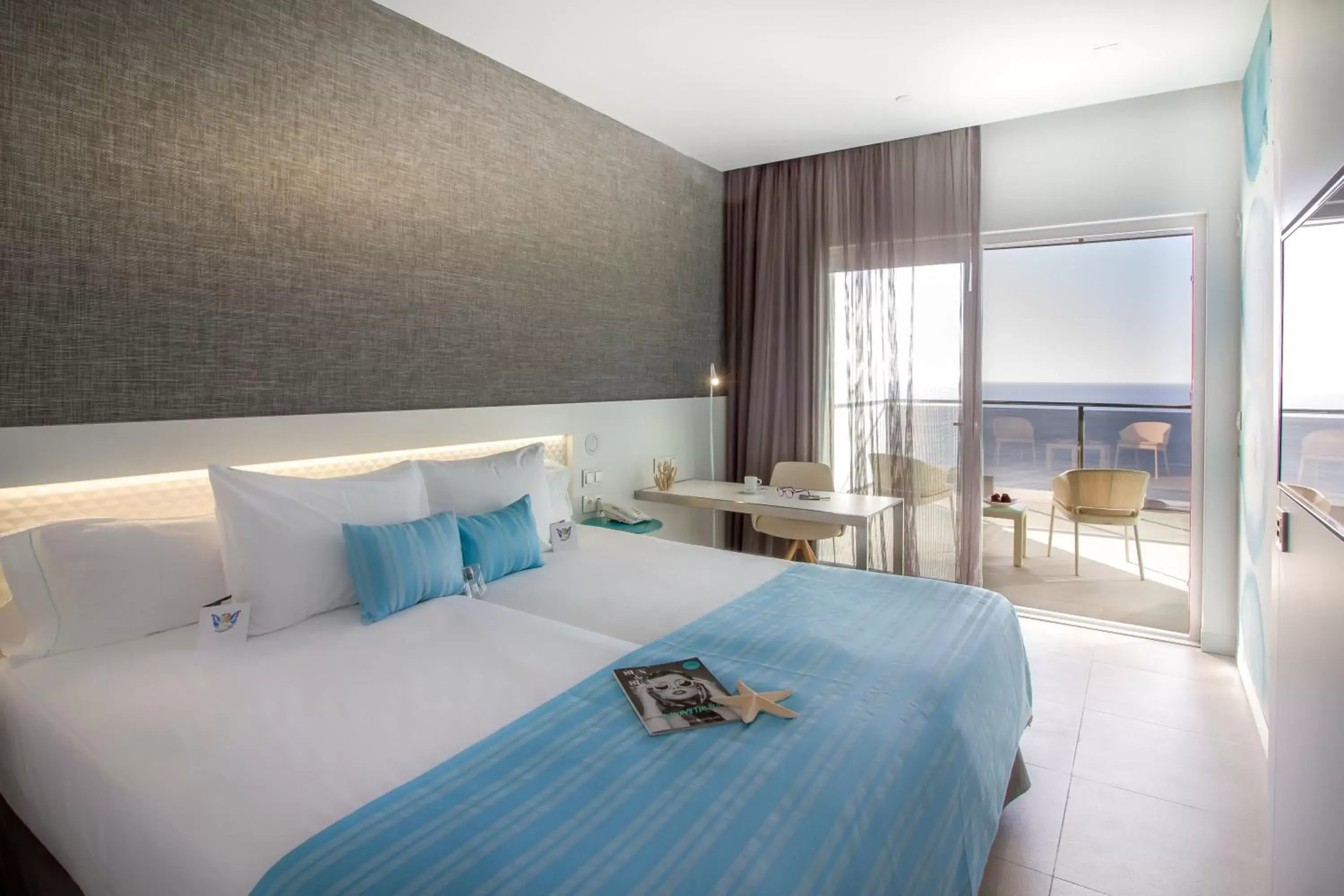 Photo of the whole room, Bed in Suitopía - Sol y Mar Suites Hotel