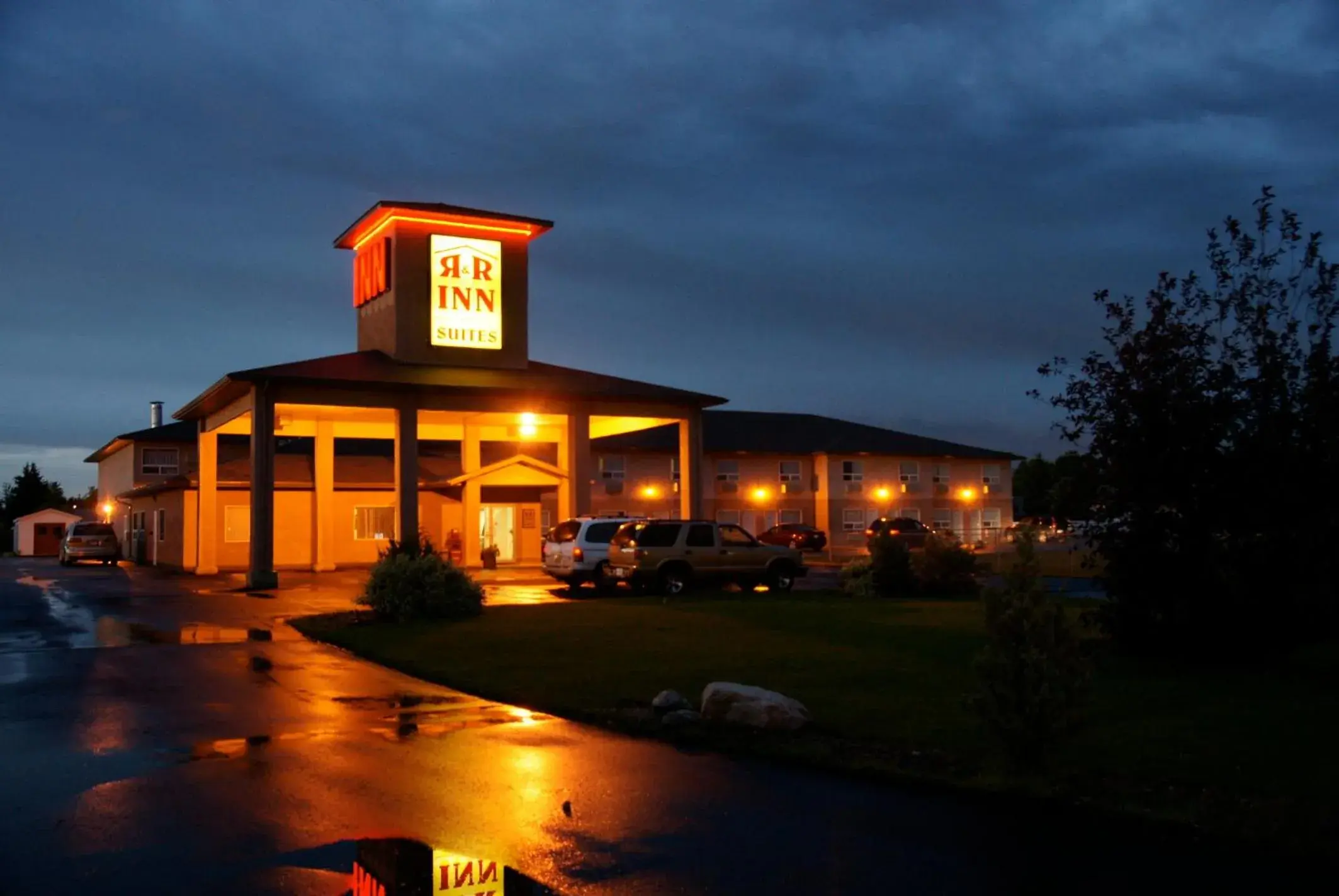 Facade/entrance, Property Building in R&R Inn & Suites