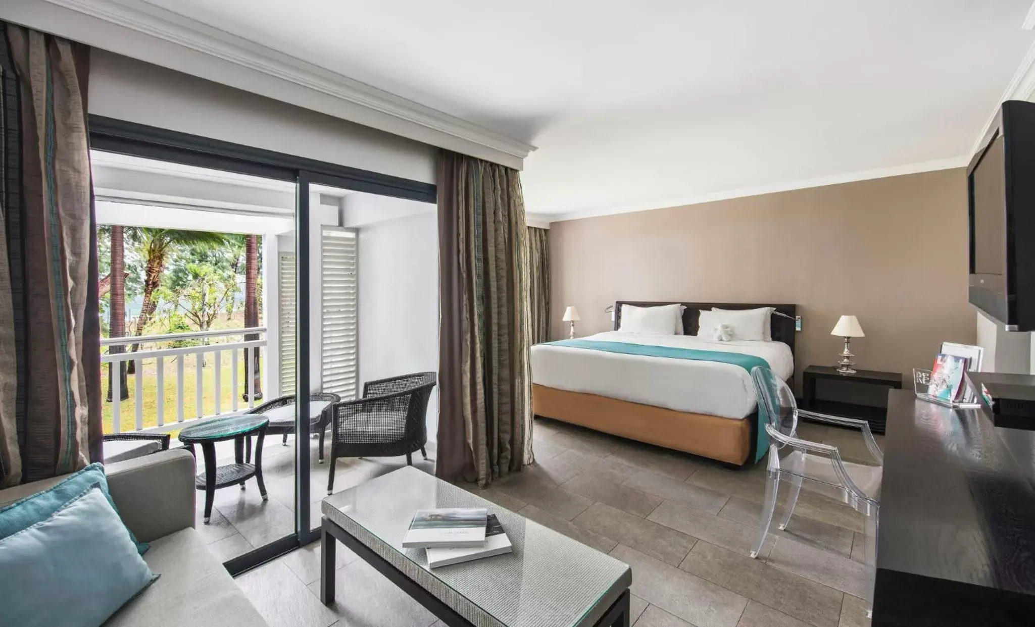 Photo of the whole room, Bed in LUX* Saint Gilles Resort Photo of the whole room, Bed in LUX* Saint Gilles Resort