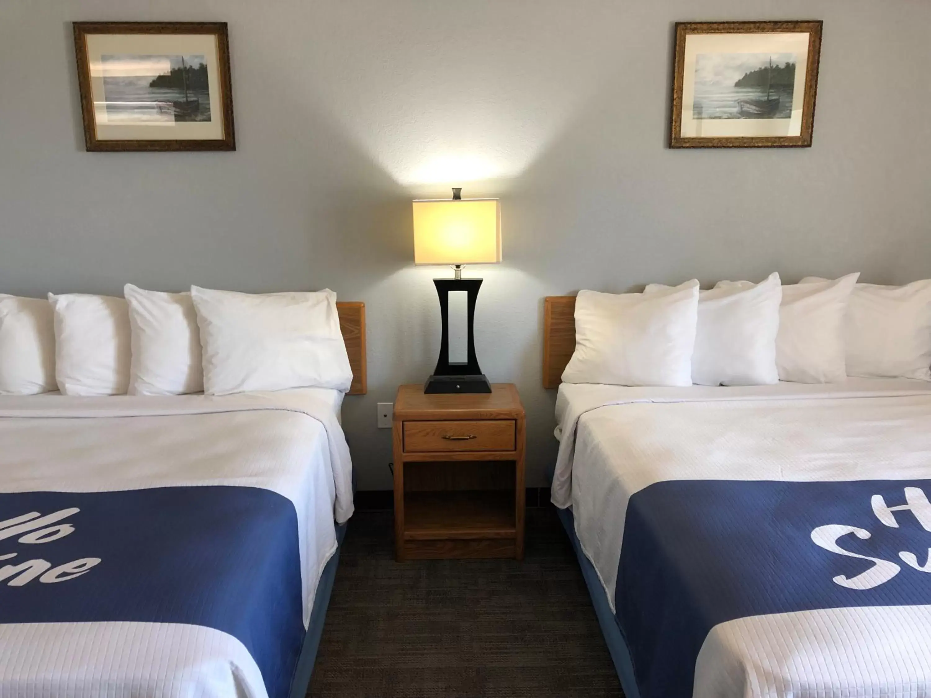 Bed in Days Inn by Wyndham Iron Mountain