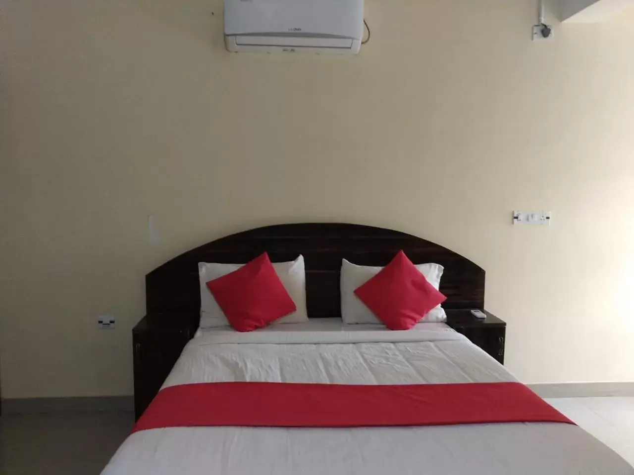 Bedroom, Bed in STAYMAKER Srinivasa Residency