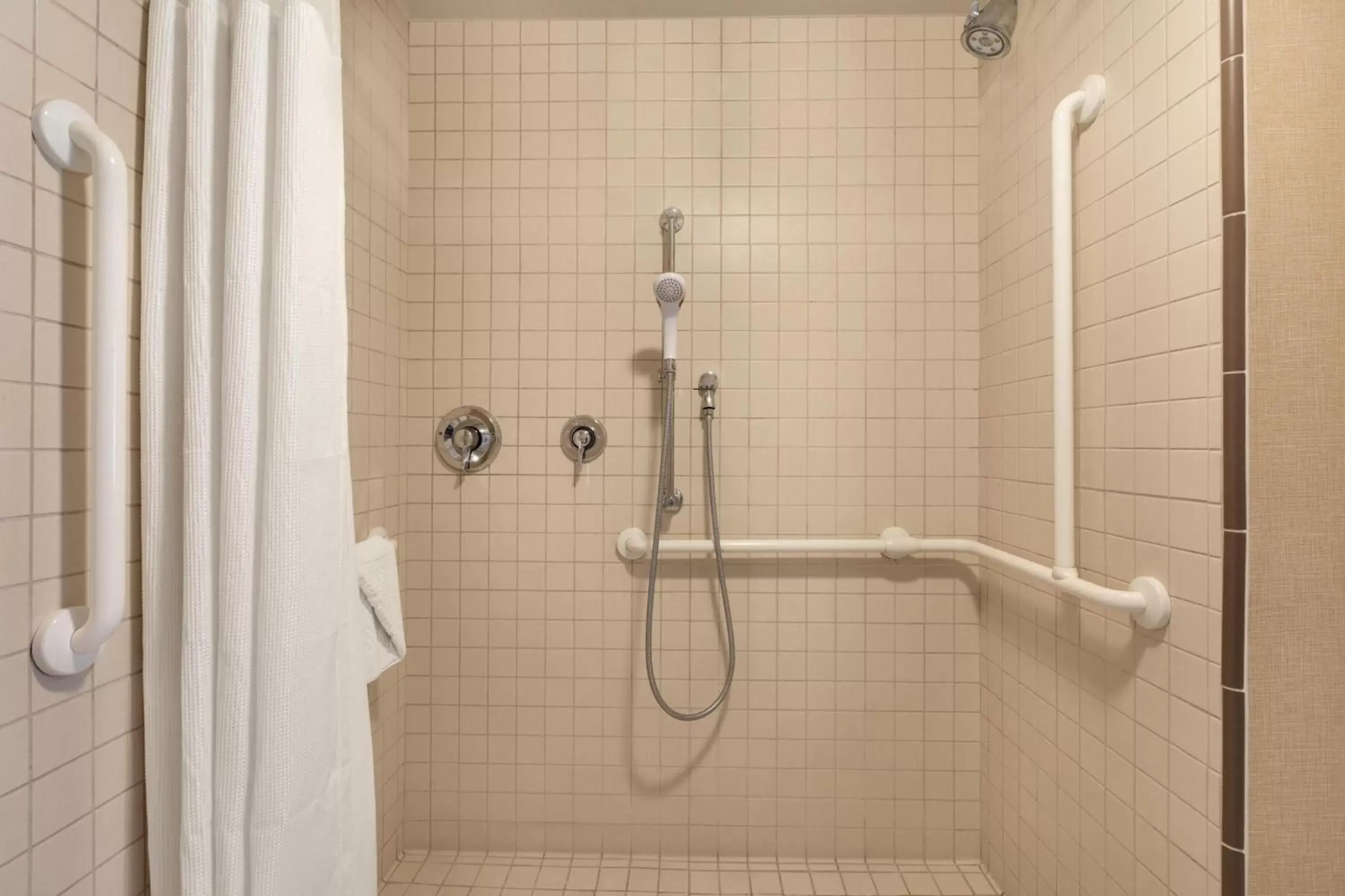 Bathroom in Residence Inn by Marriott Charleston North/Ashley Phosphate