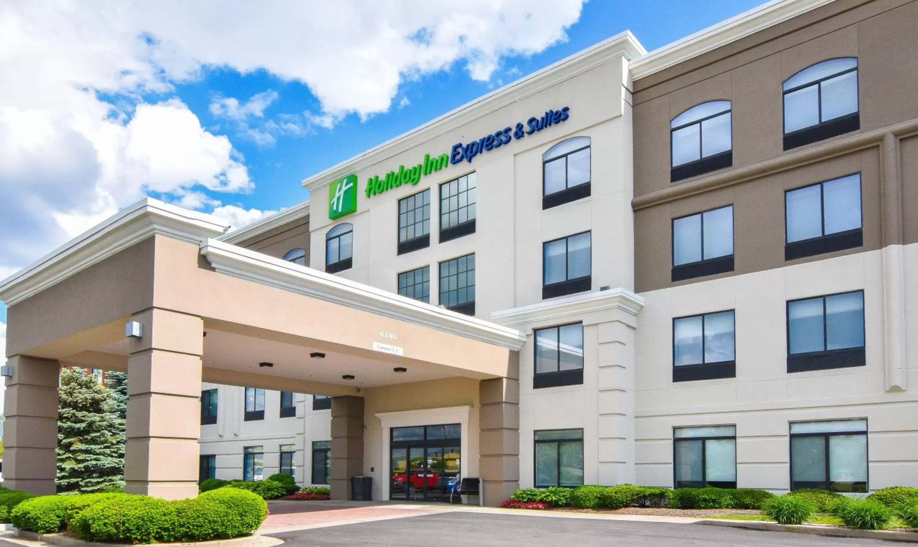 Property Building in Holiday Inn Express & Suites - Indianapolis Northwest, an IHG Hotel