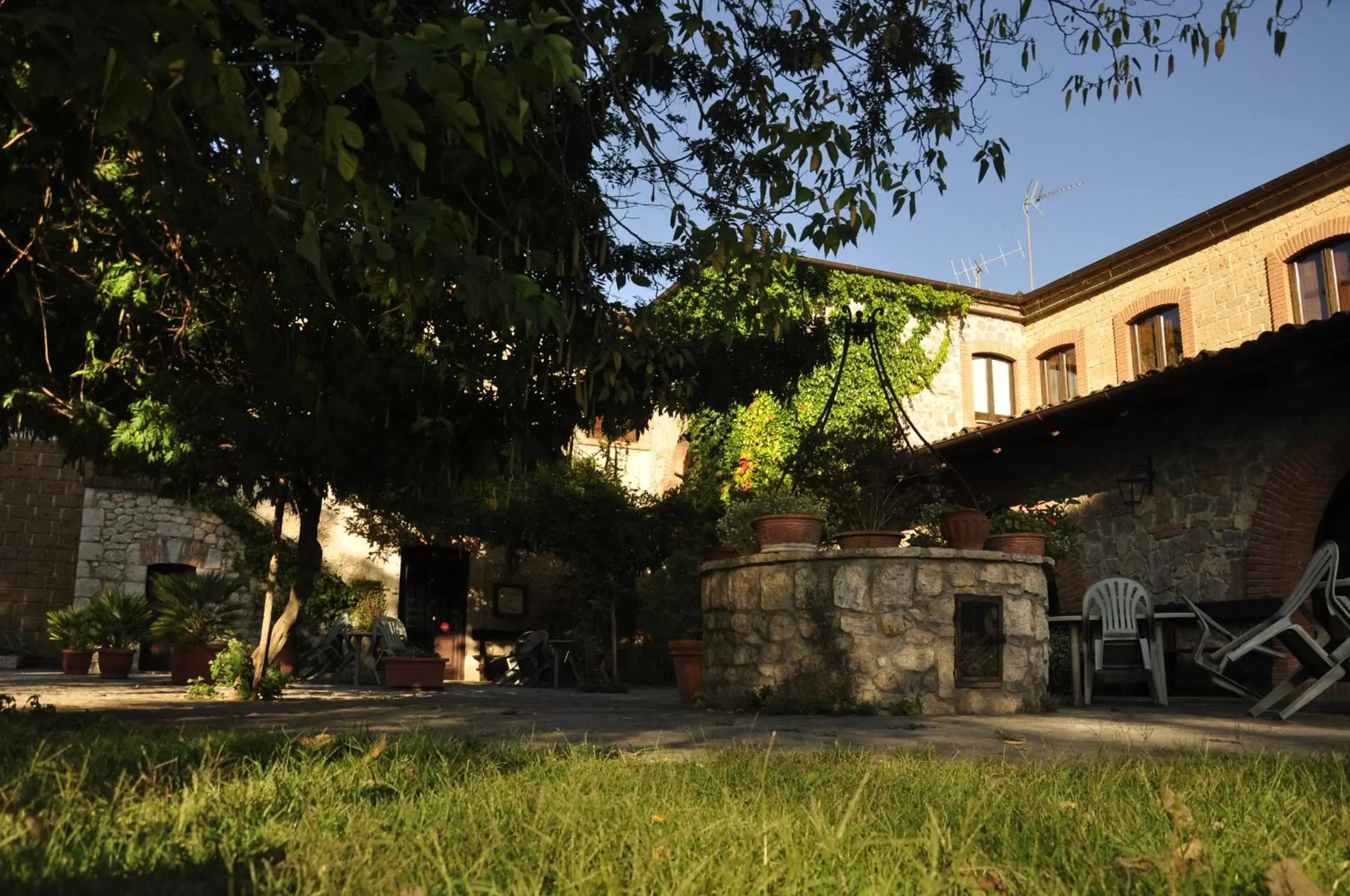 Nearby landmark, Property Building in La Caveja