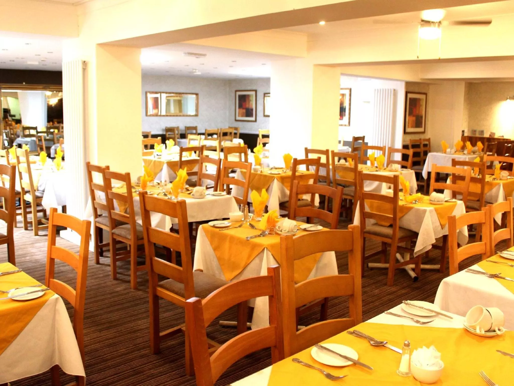Restaurant/places to eat in Royal Seabank Hotel