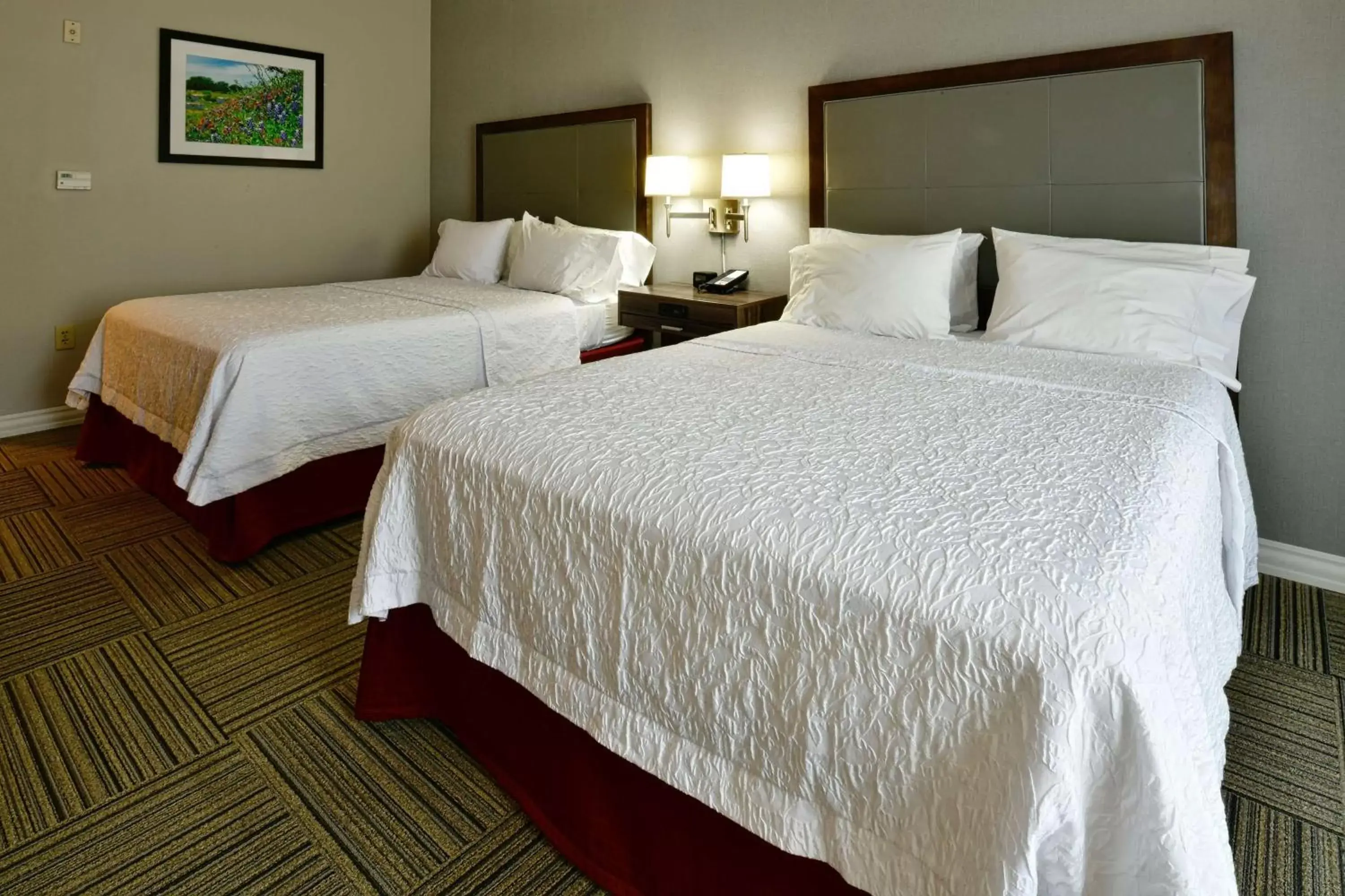 Bed in Hampton Inn & Suites Fredericksburg