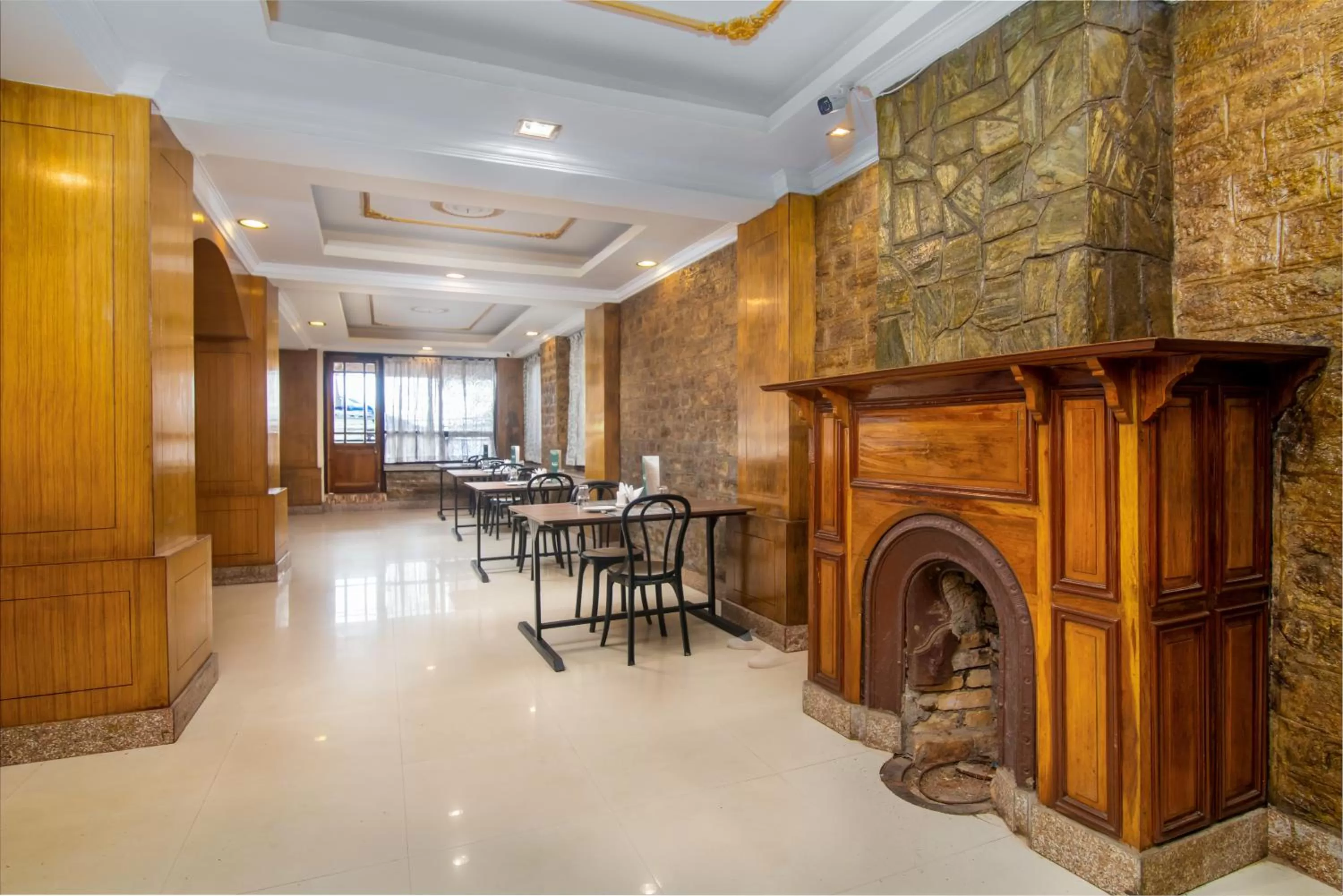 Restaurant/places to eat in Muscatel BhumSang - 200 Mts from Mall Road