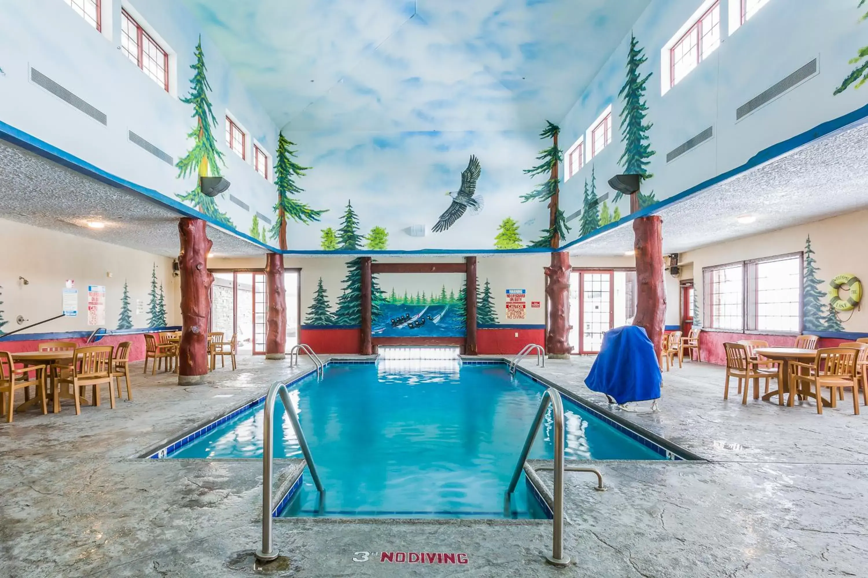 Swimming Pool in Stoney Creek Hotel Moline