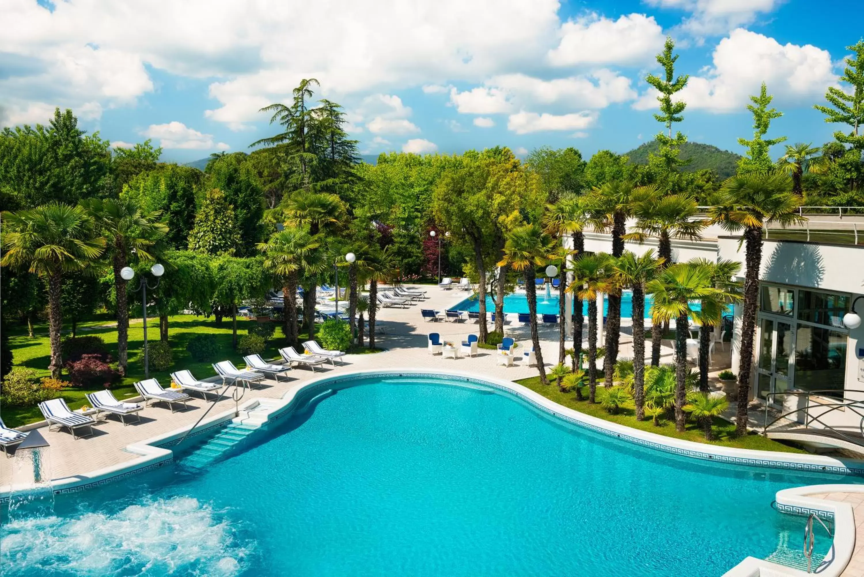 Garden, Swimming Pool in Hotel La Residence & Idrokinesis