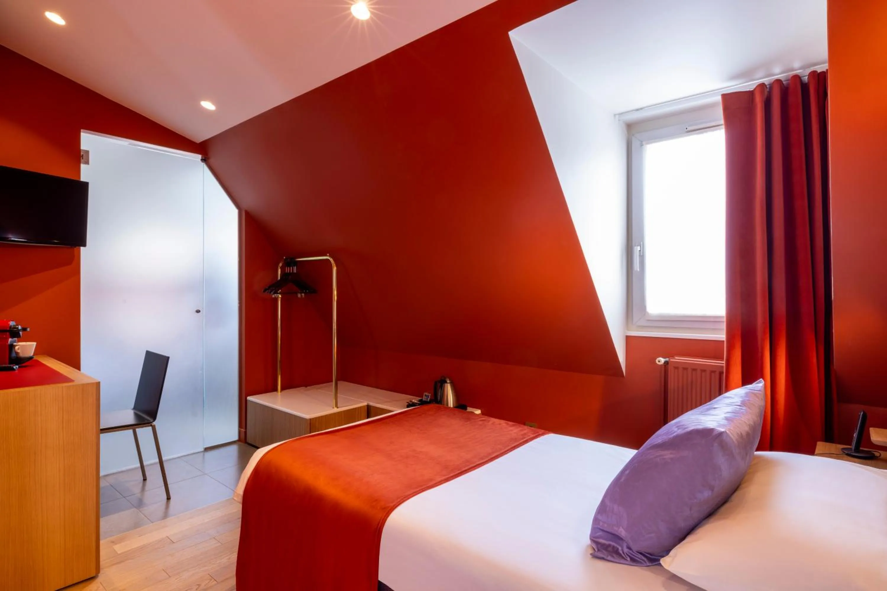 Bedroom, Bed in Hôtel Elixir