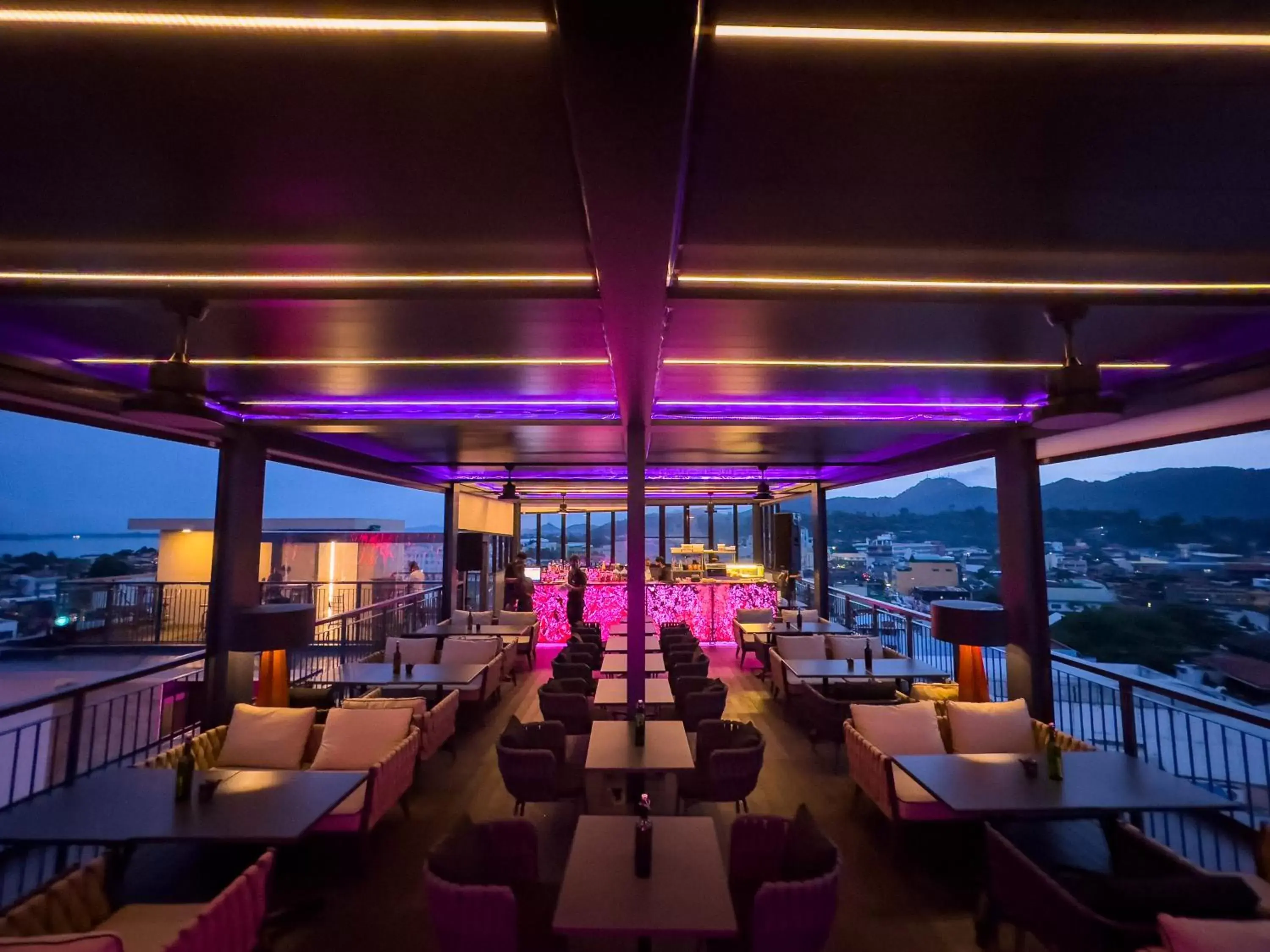Restaurant/places to eat in Hotel XYZ Restaurant/places to eat in Hotel XYZ
