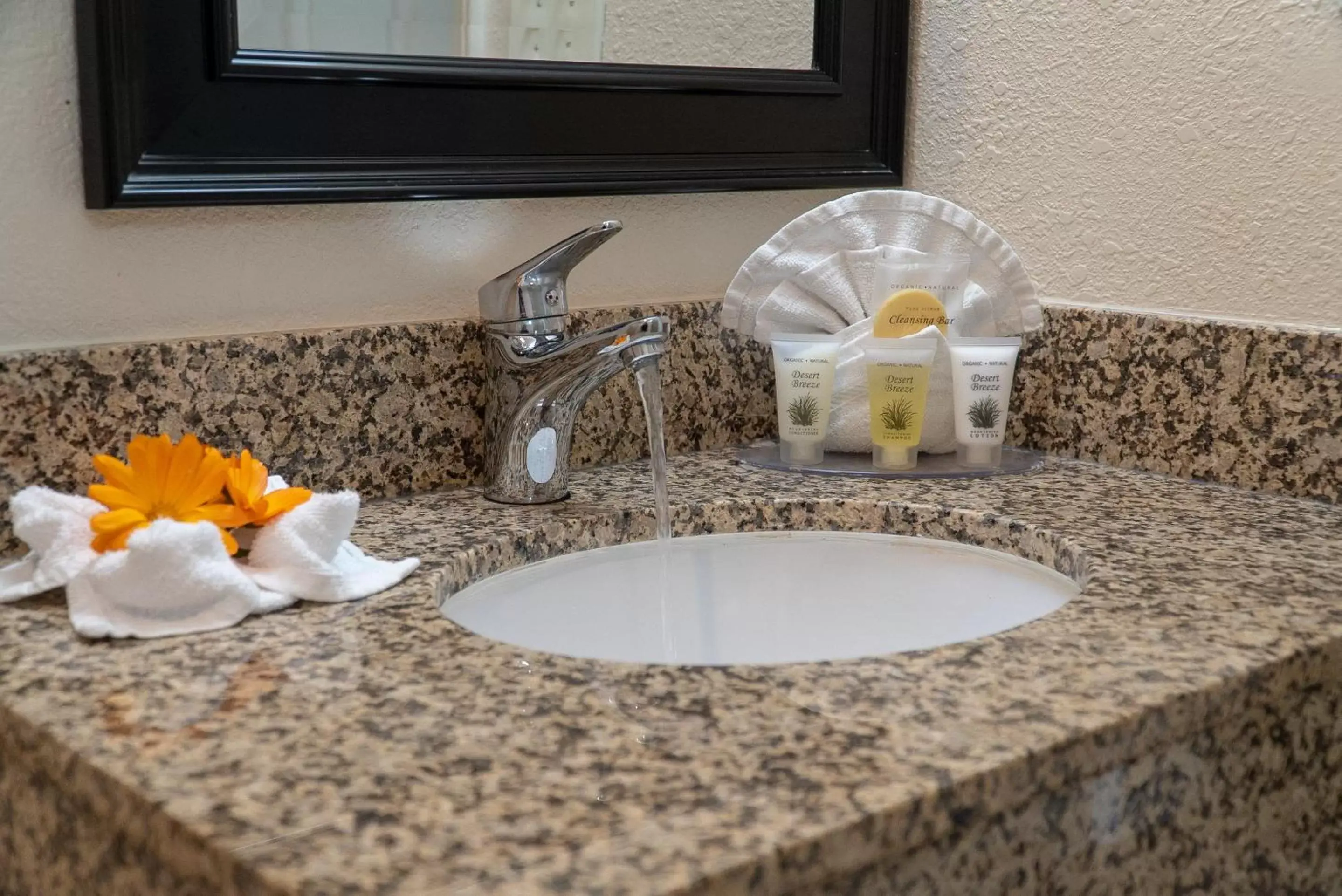 Bathroom in Sea Breeze Inn - San Simeon