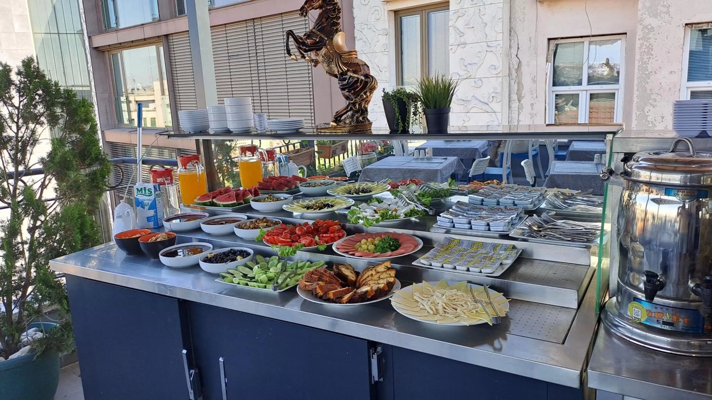 Restaurant/places to eat in Taksim Terrace Hotel