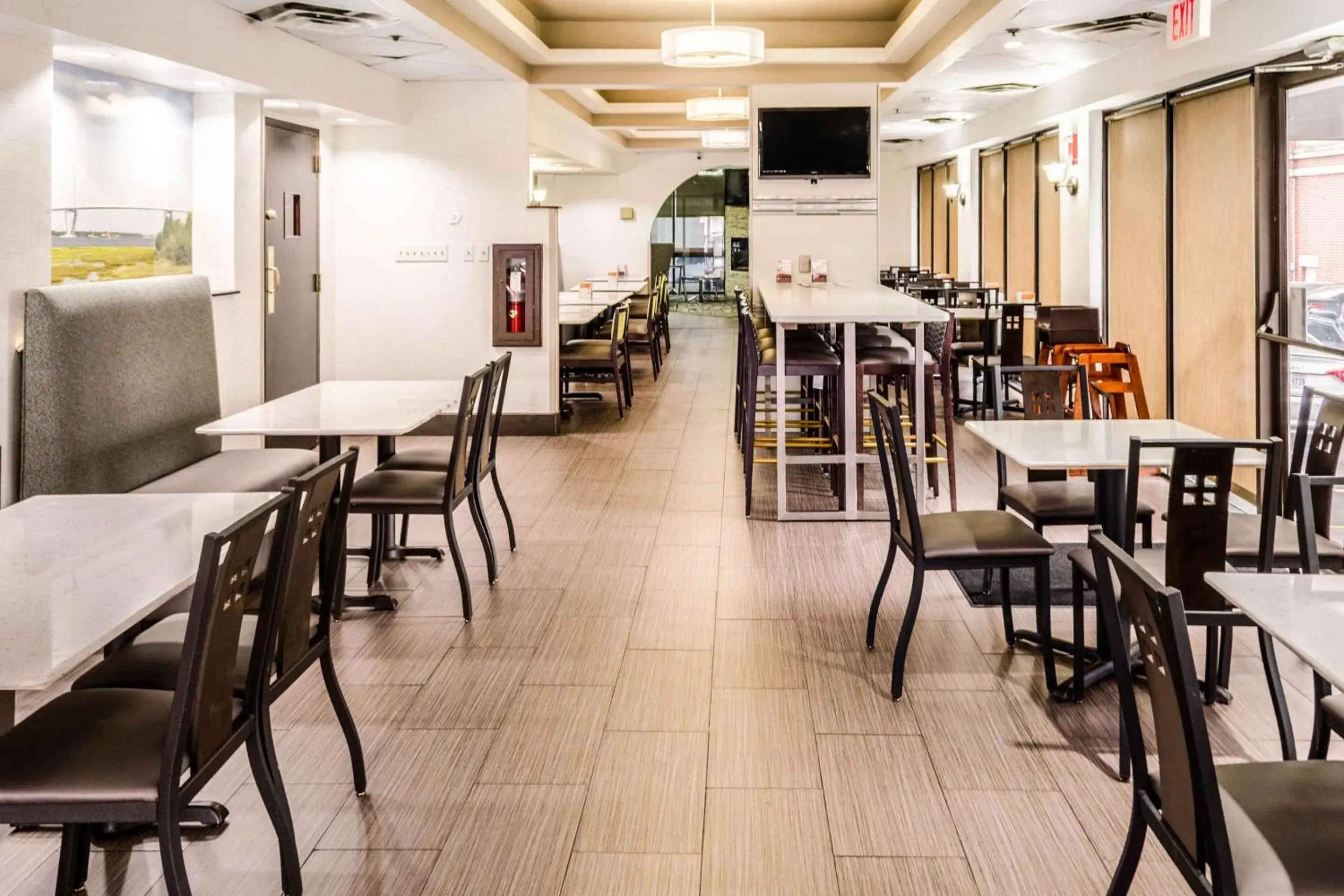 Restaurant/Places to Eat in Comfort Inn Downtown Charleston