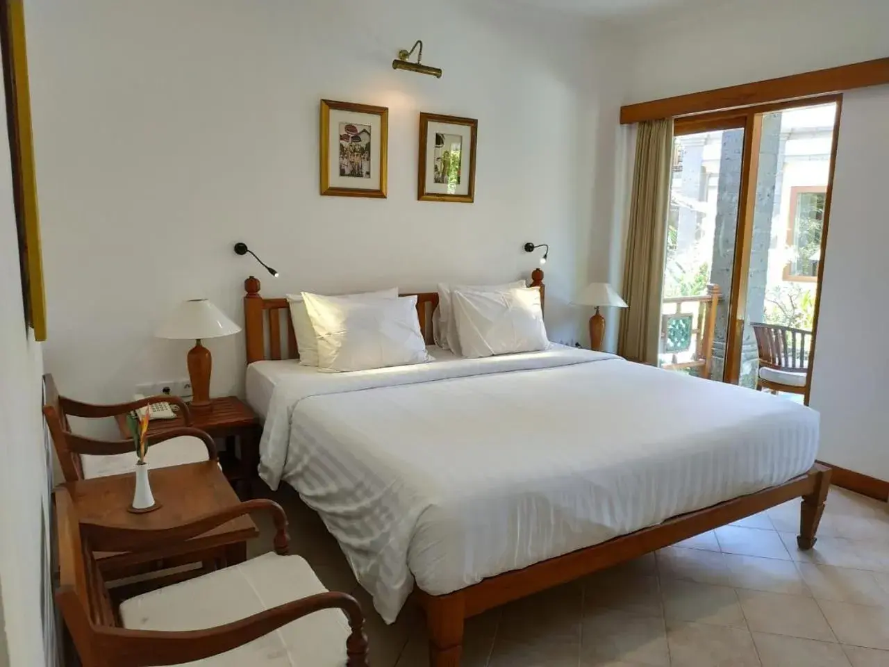 Bed in Puri Mesari Hotel
