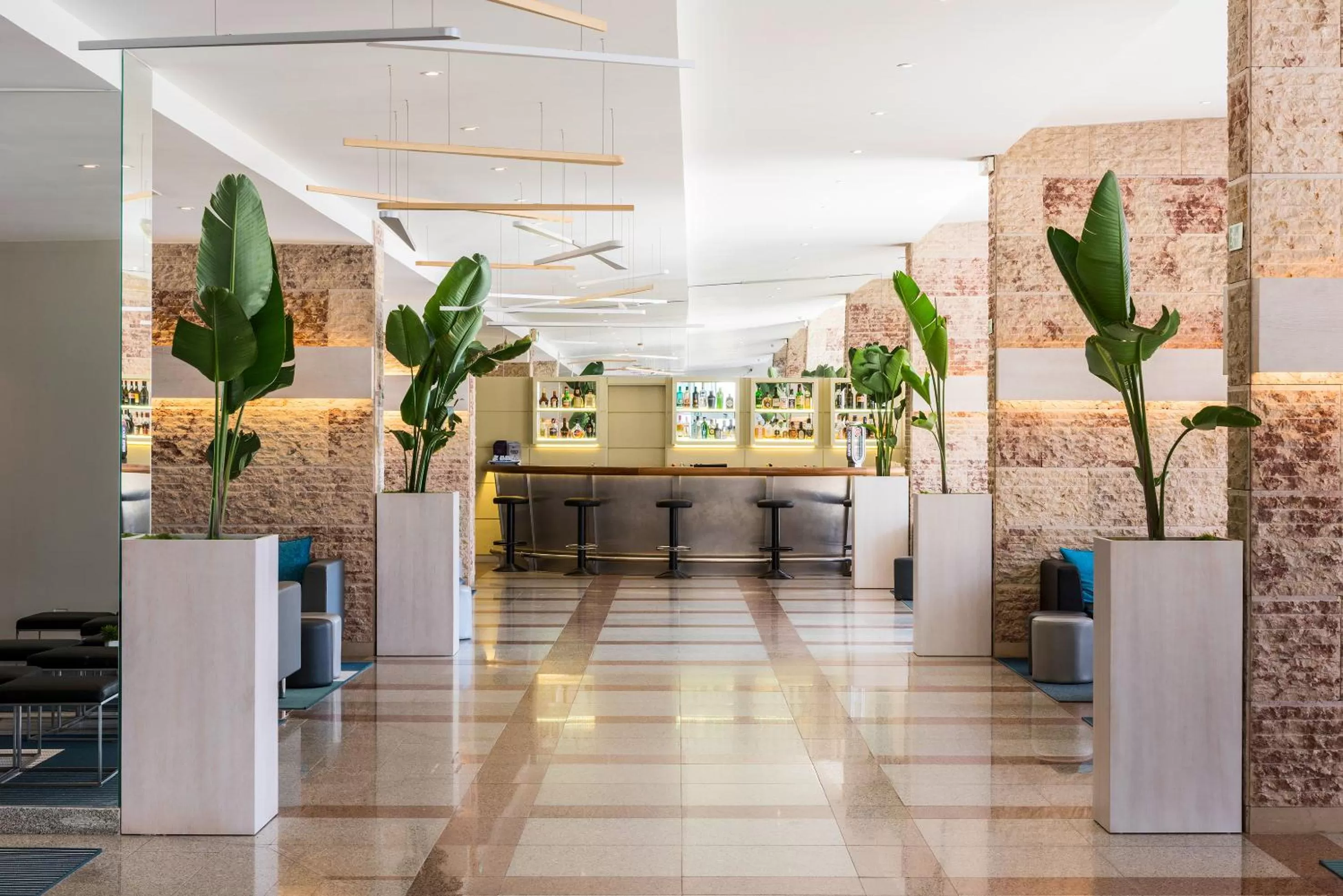 Lobby or reception in TRYP by Wyndham Lisboa Caparica Mar