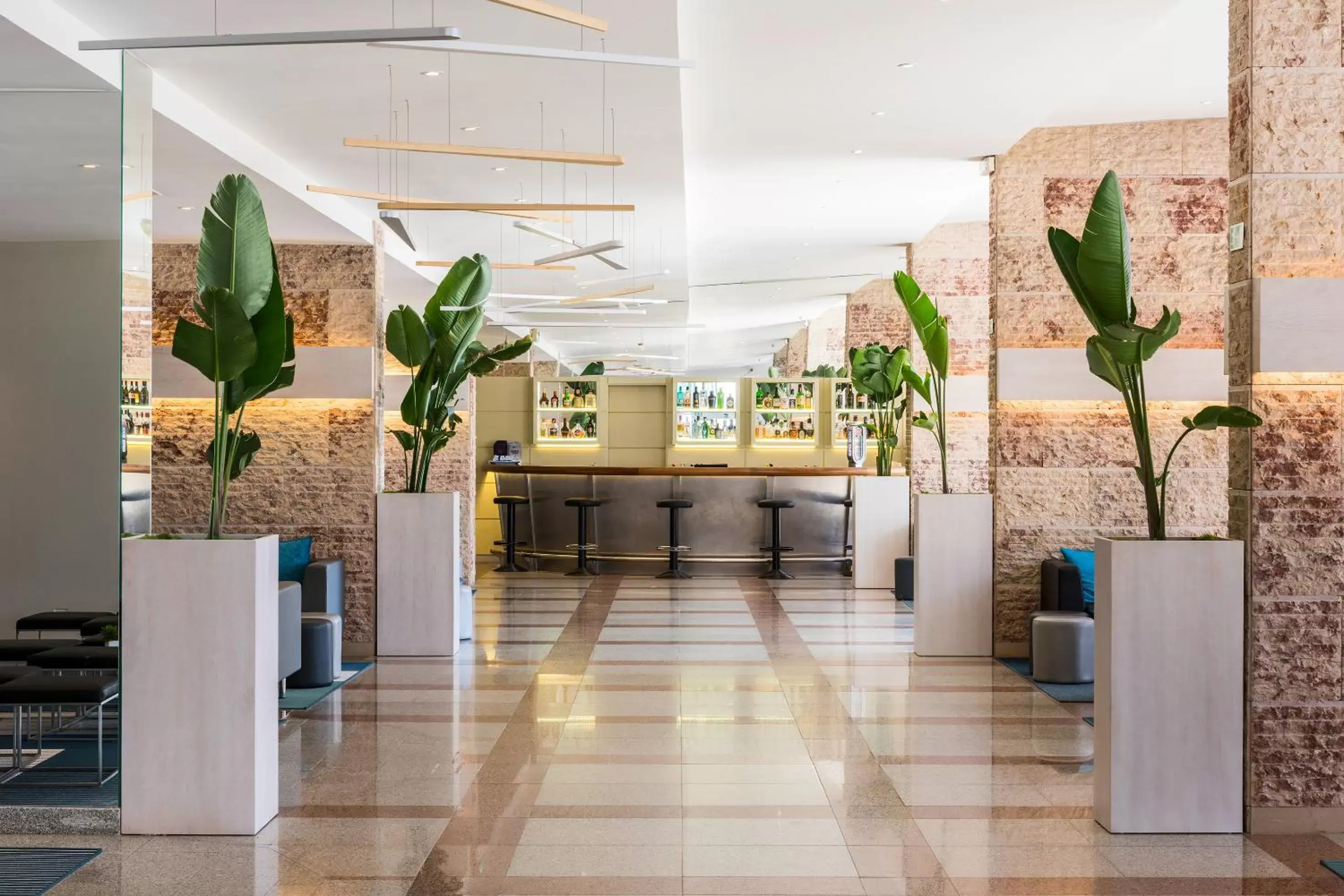 Lobby or reception, Lobby/Reception in TRYP by Wyndham Lisboa Caparica Mar