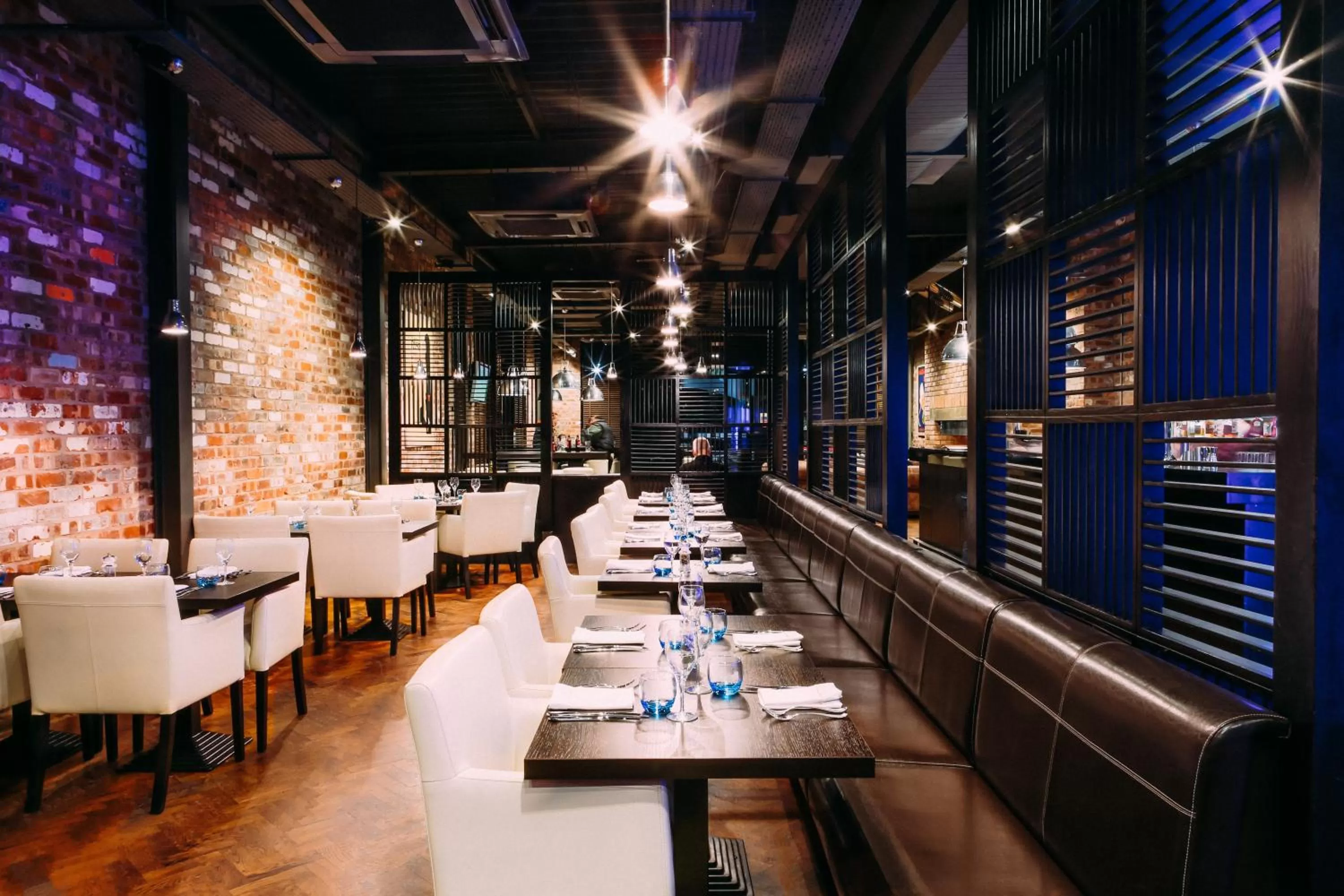 Restaurant/places to eat in mour hotel