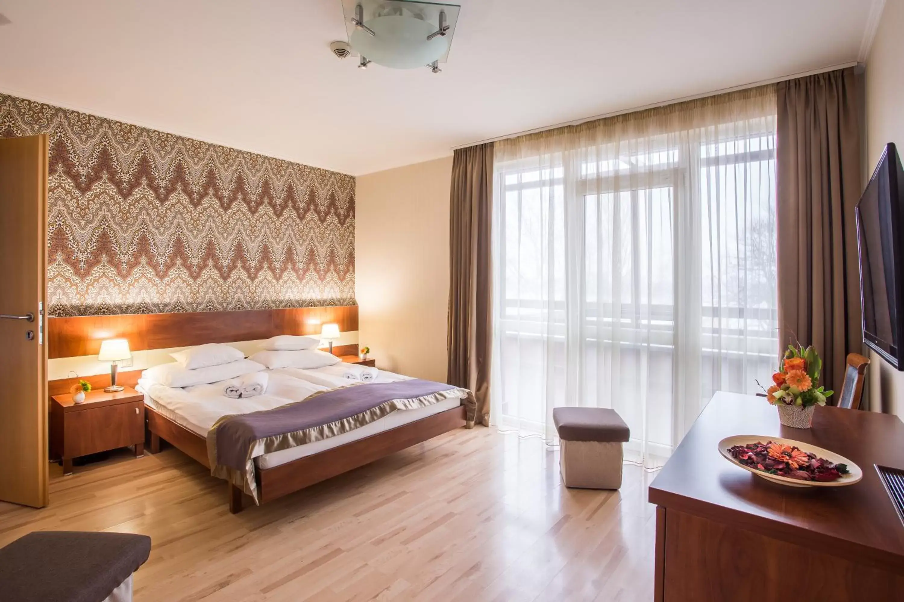 Bed in Holiday Beach Budapest Wellness Hotel with Sauna Park