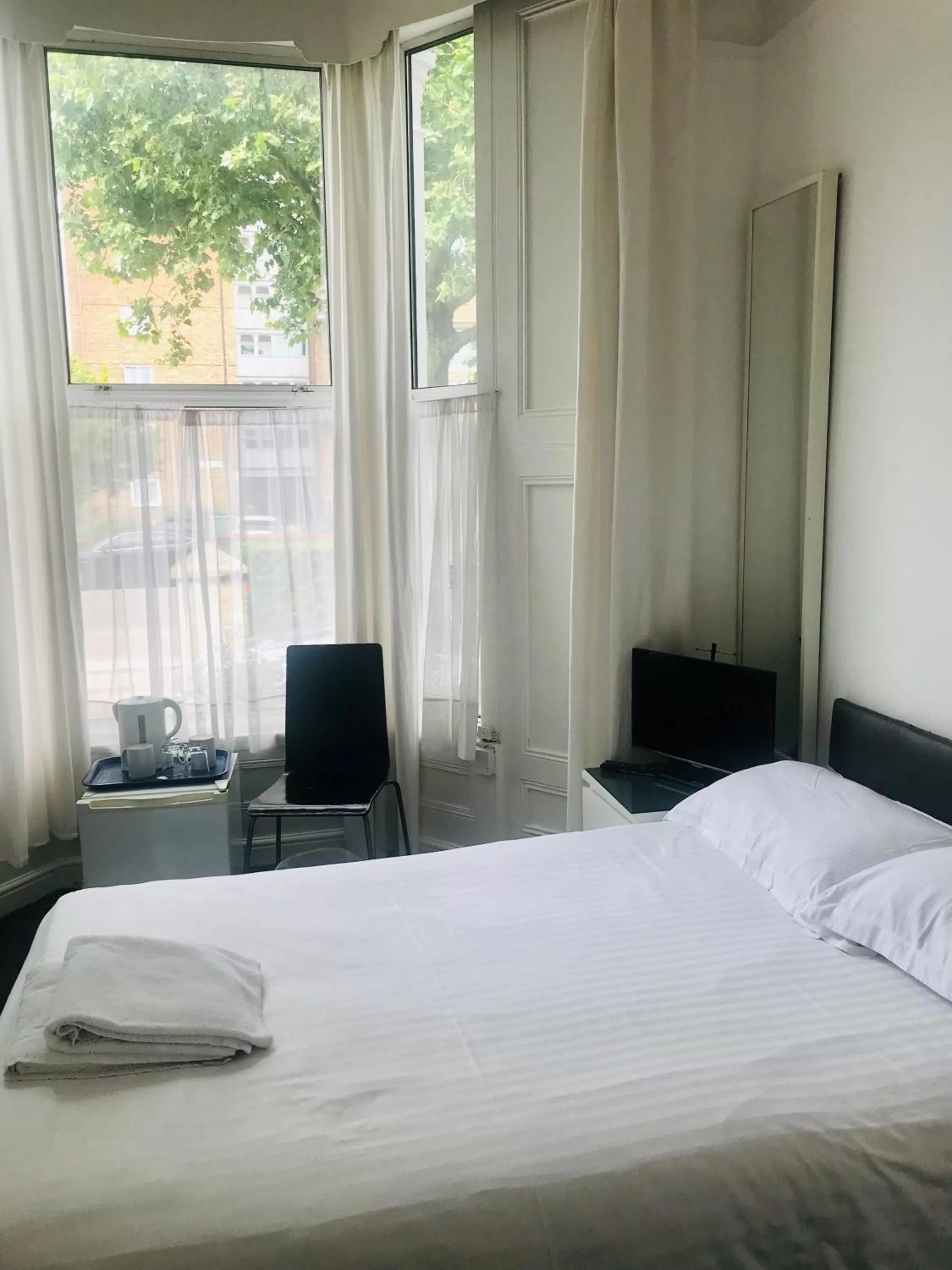 Bed in Amhurst Hotel