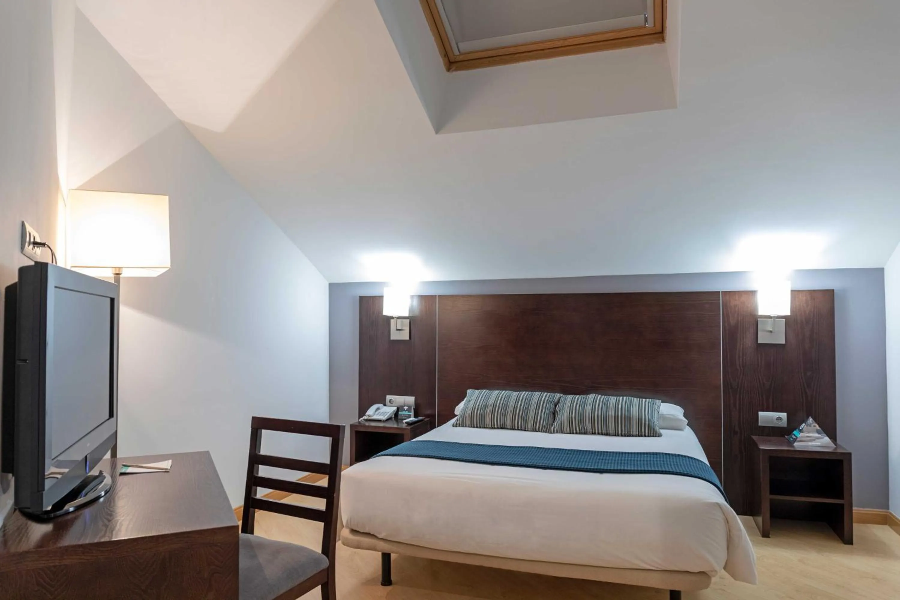 Bed in Hotel Alda Cardeña