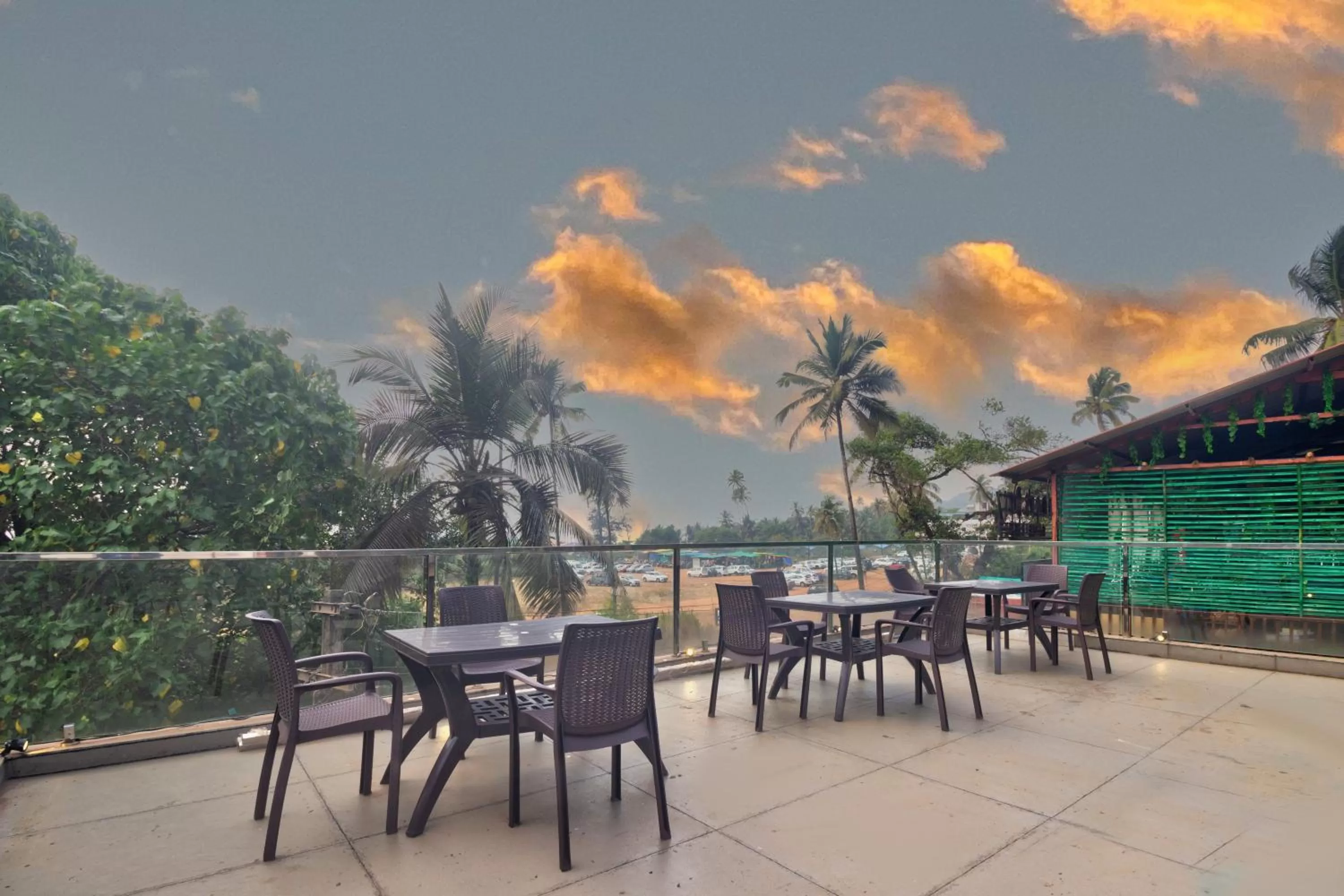 Dining area in Oceano Beach Resort