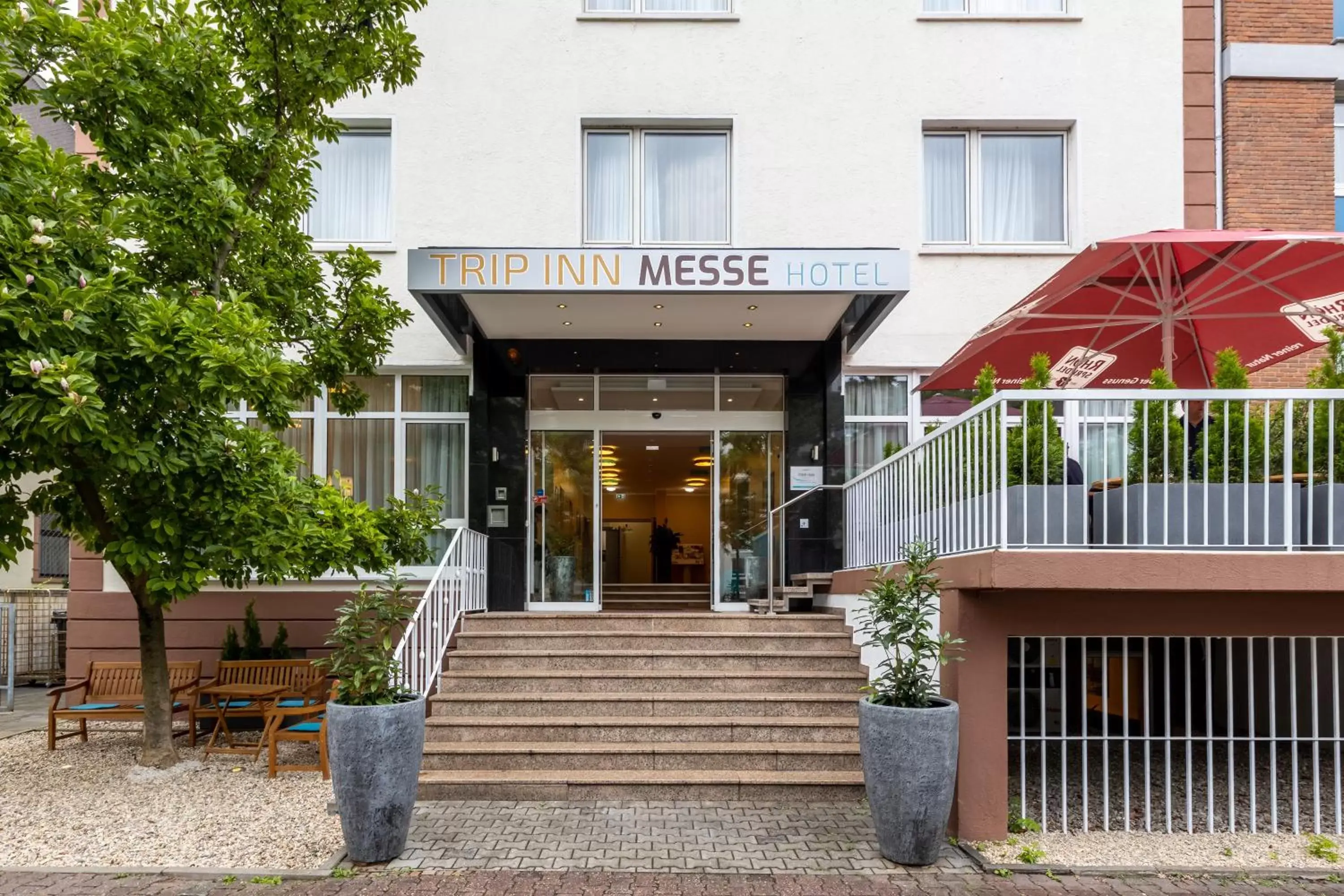 Facade/entrance in Trip Inn Hotel Messe Westend