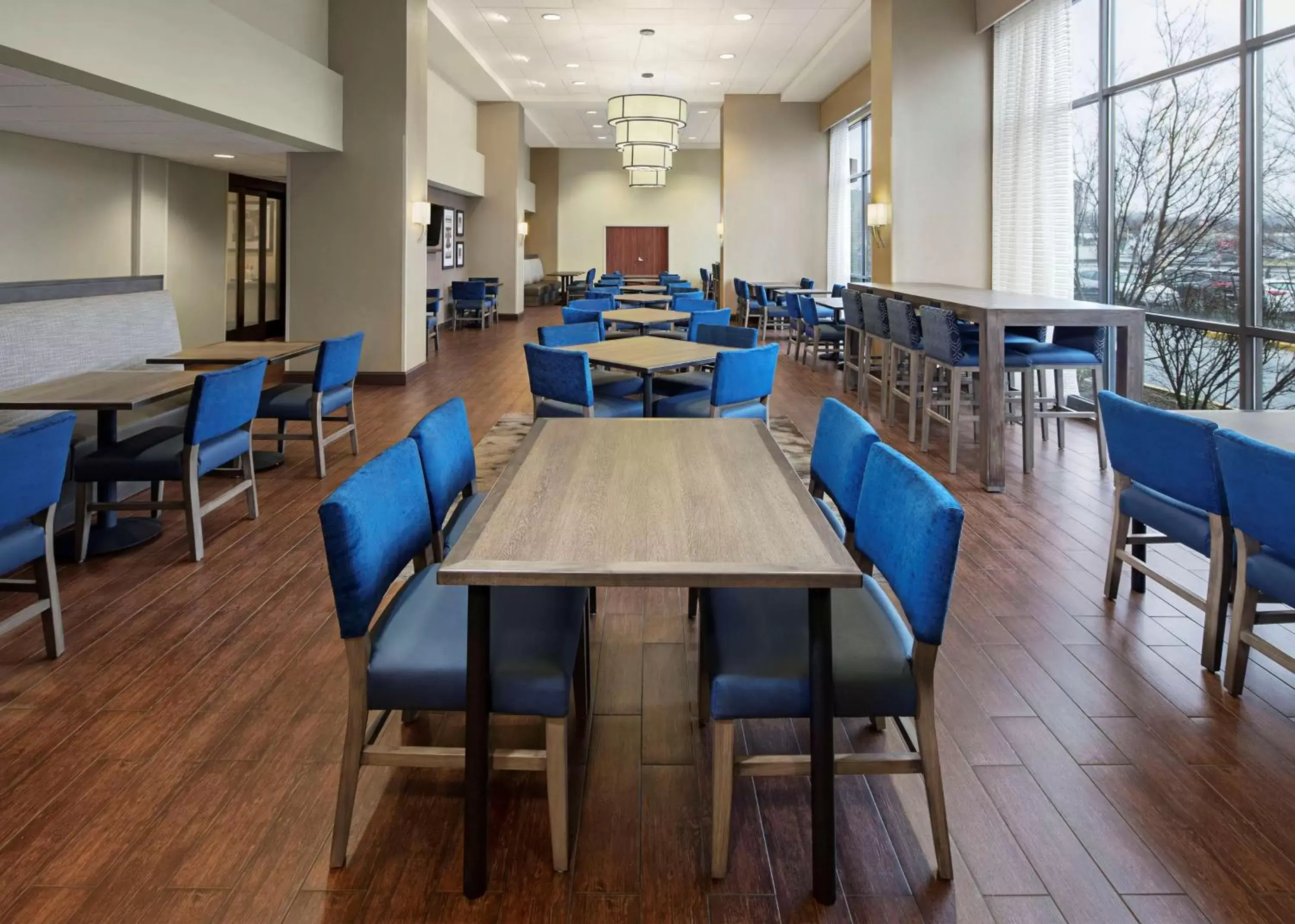 Dining area, Restaurant/Places to Eat in Hampton Inn & Suites Alexandria Old Town Area South