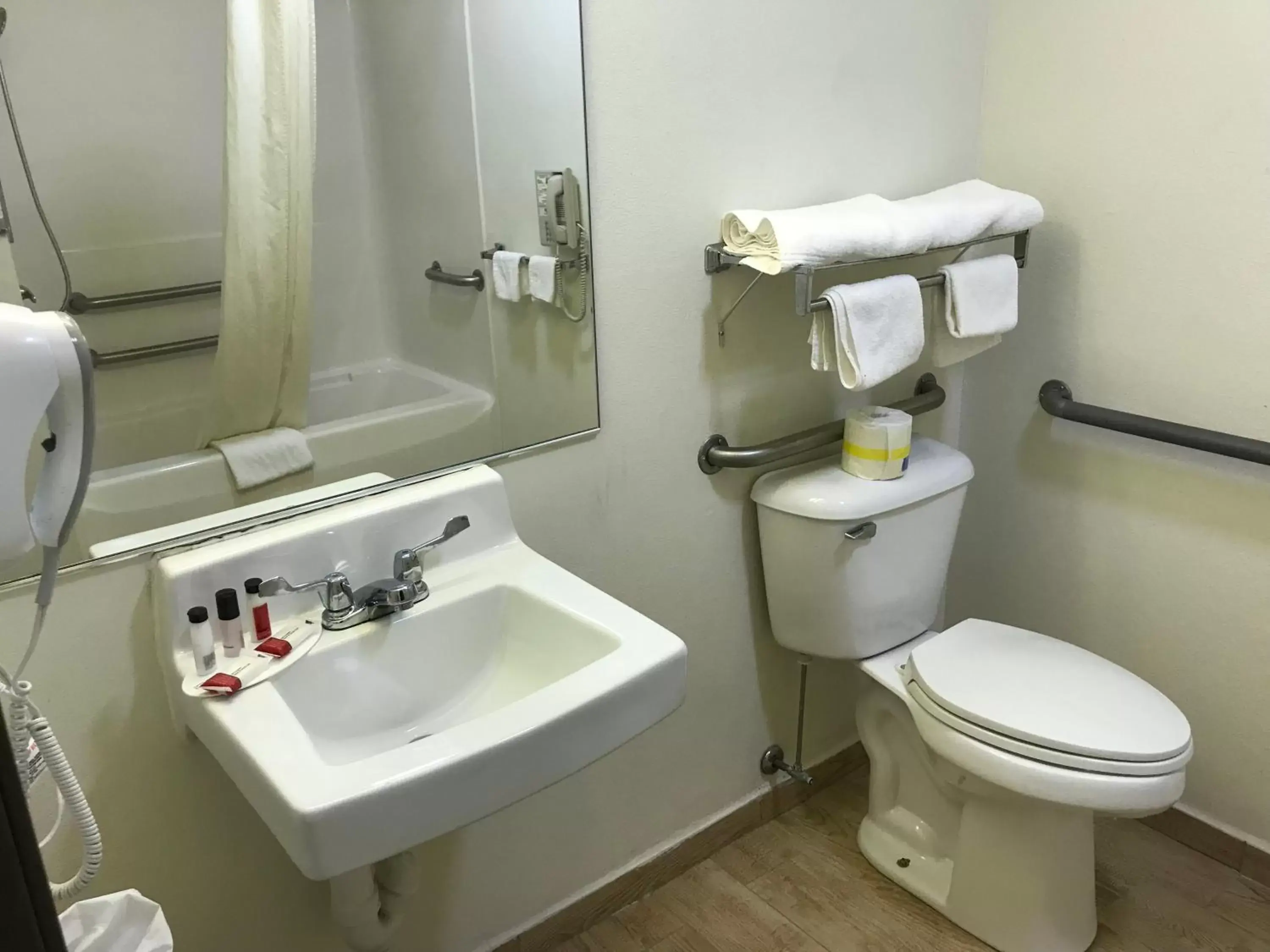 Bathroom in SureStay Plus Hotel by Best Western Bettendorf