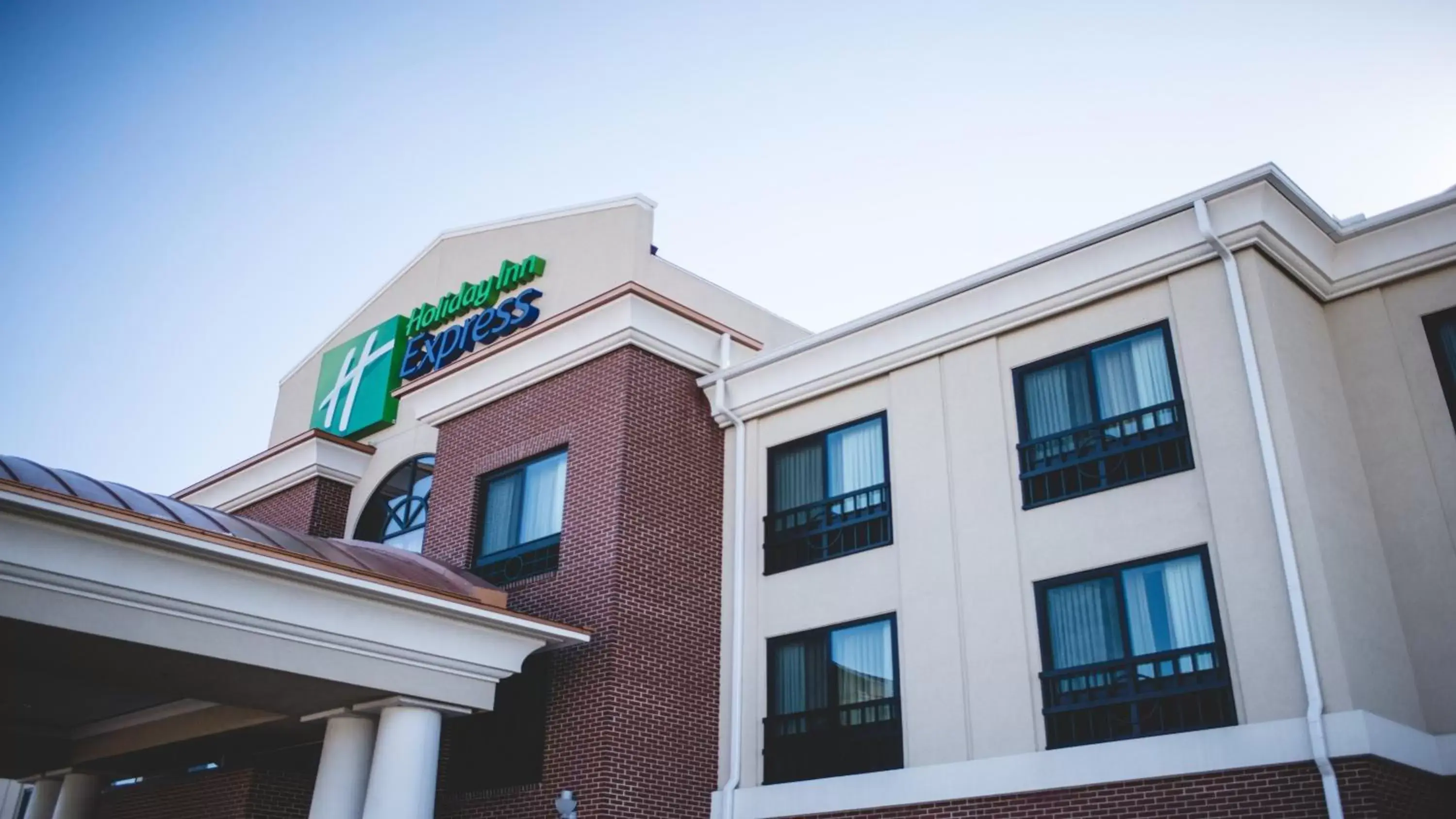 Property Building in Holiday Inn Express & Suites Morton Peoria Area, an IHG Hotel