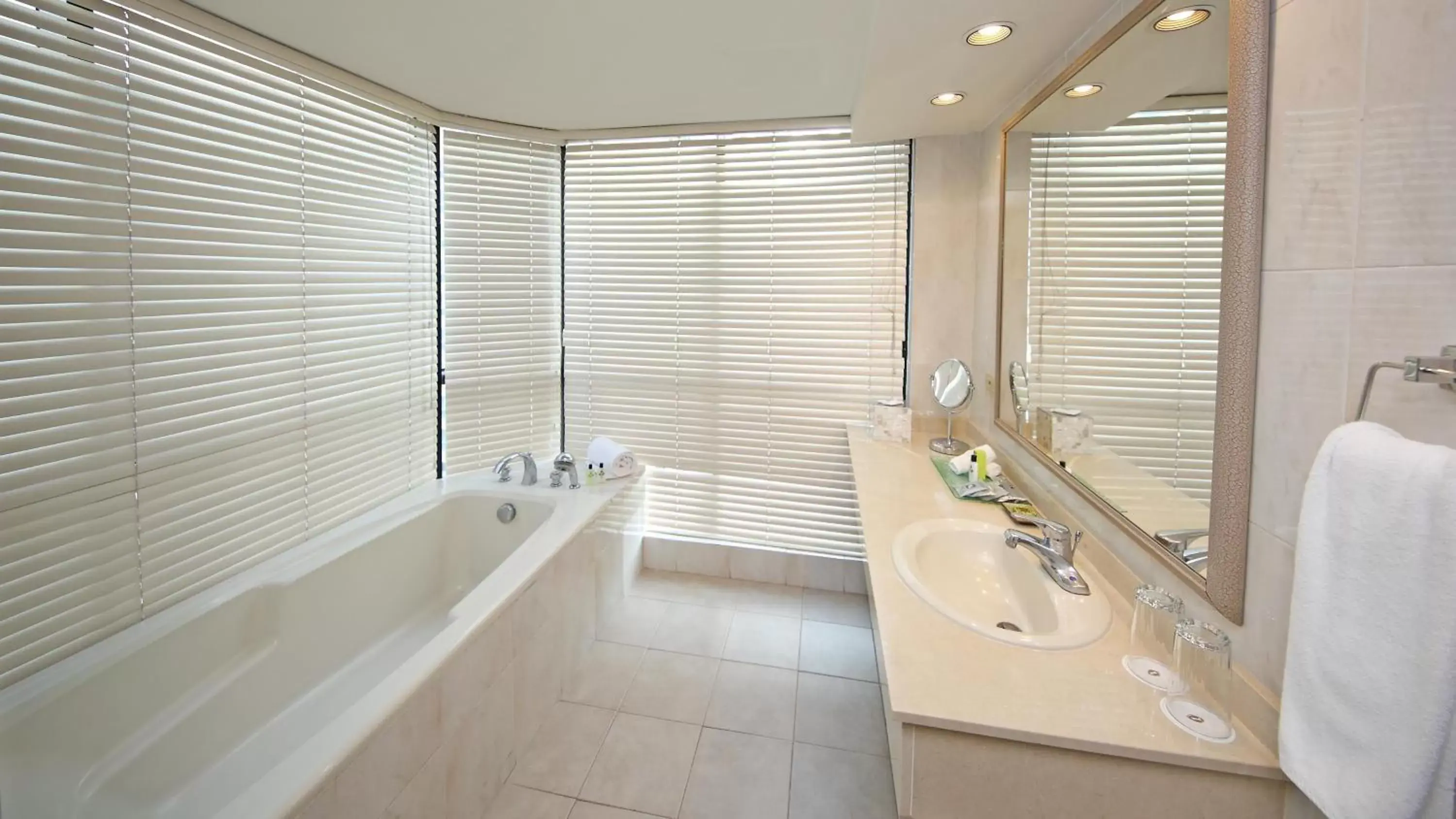 Bedroom, Bathroom in Intercontinental Miramar Panama, an IHG Hotel