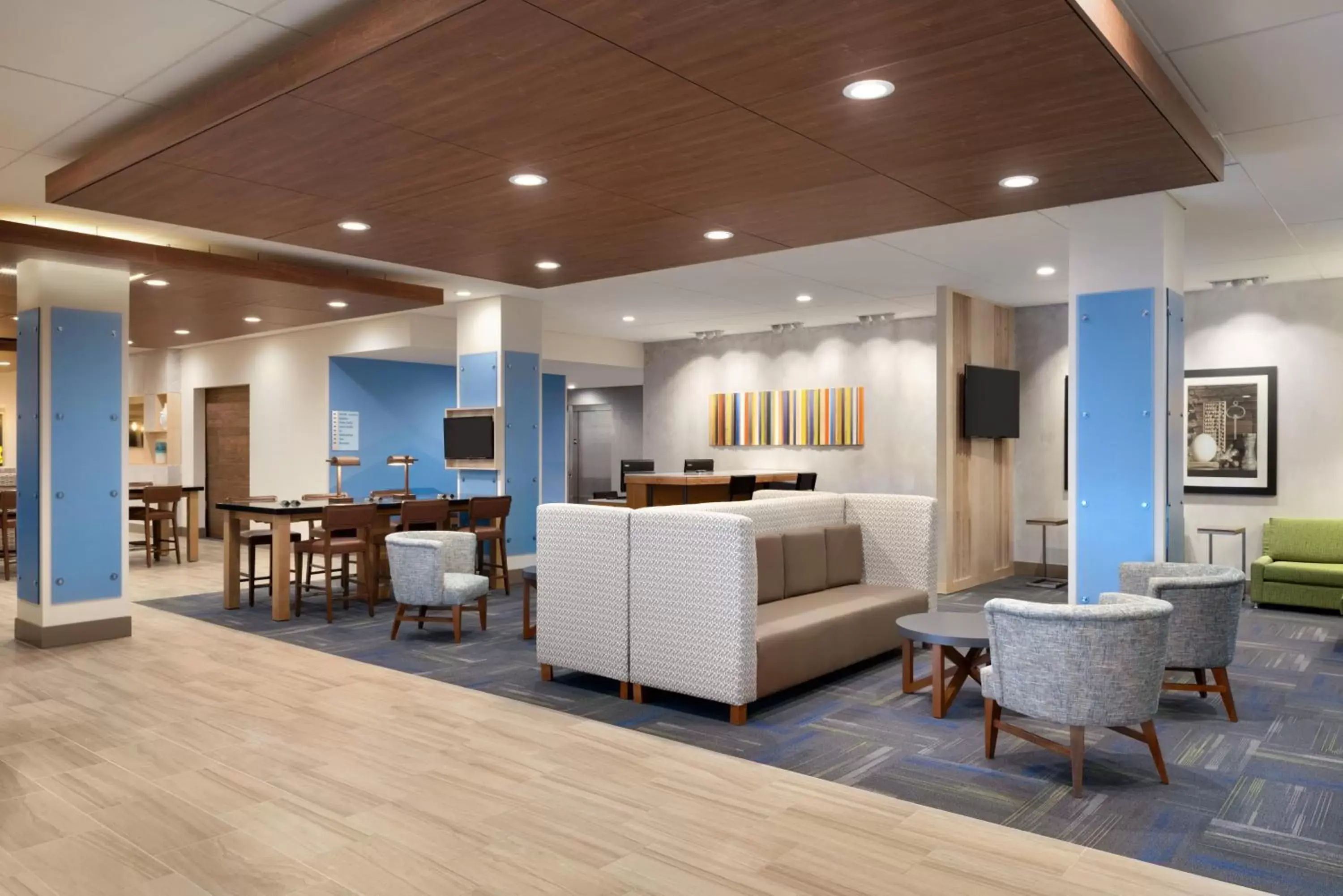 Property building, Lobby/Reception in Holiday Inn Express & Suites - Cincinnati South - Wilder, an IHG Hotel