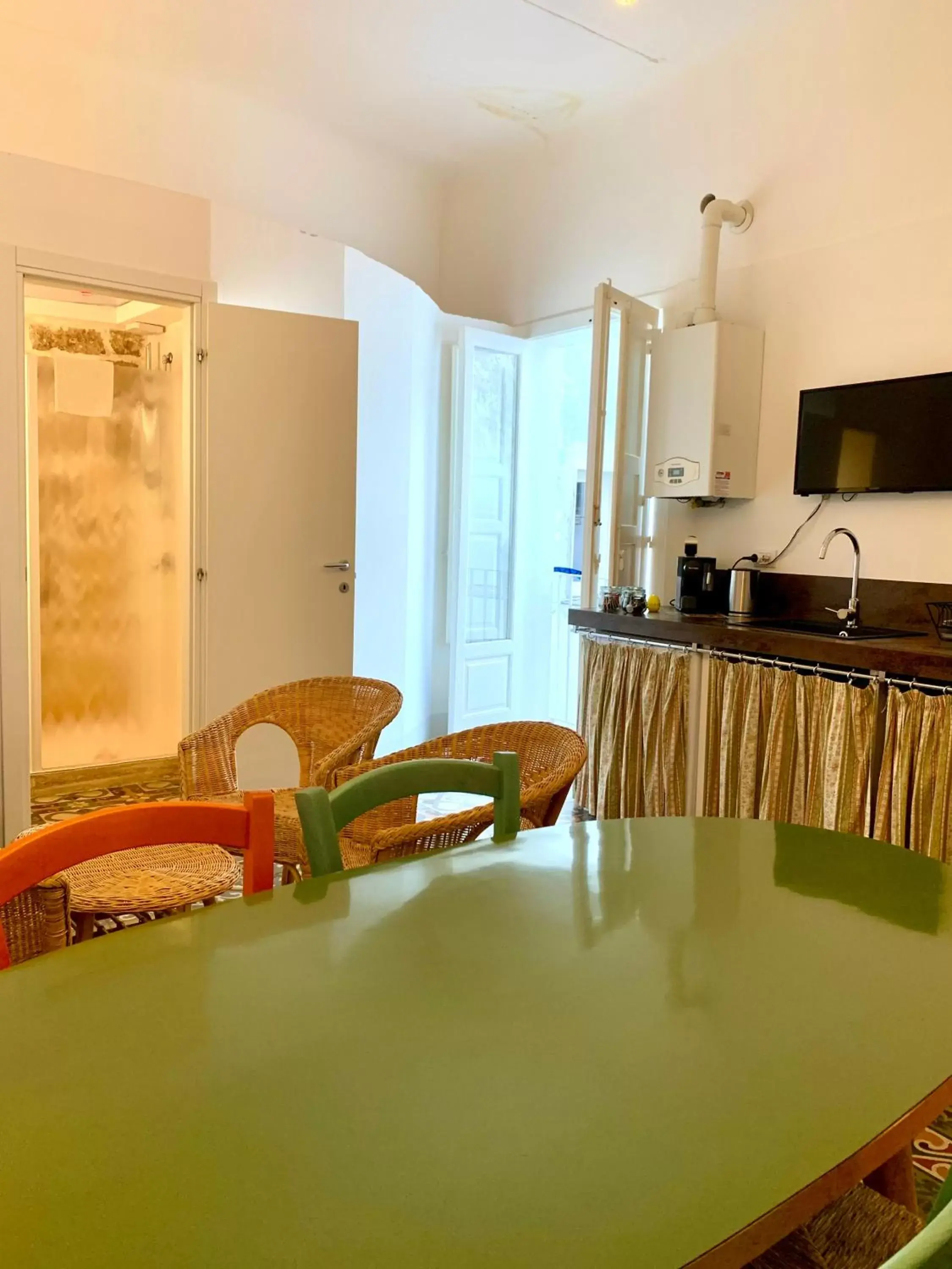 Kitchen or kitchenette, Seating Area in L'Officina