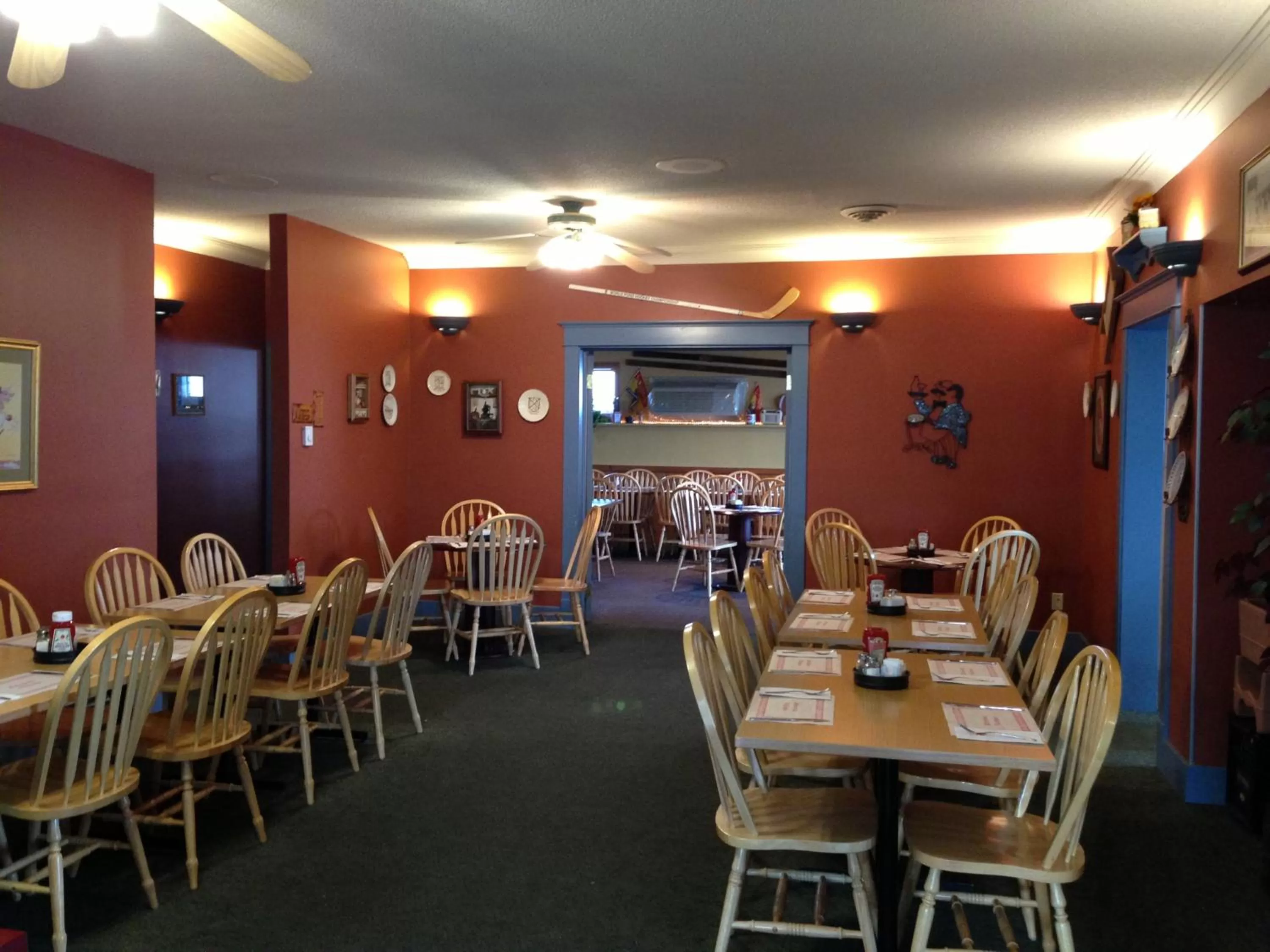 Restaurant/Places to Eat in Settler's Inn & Motel