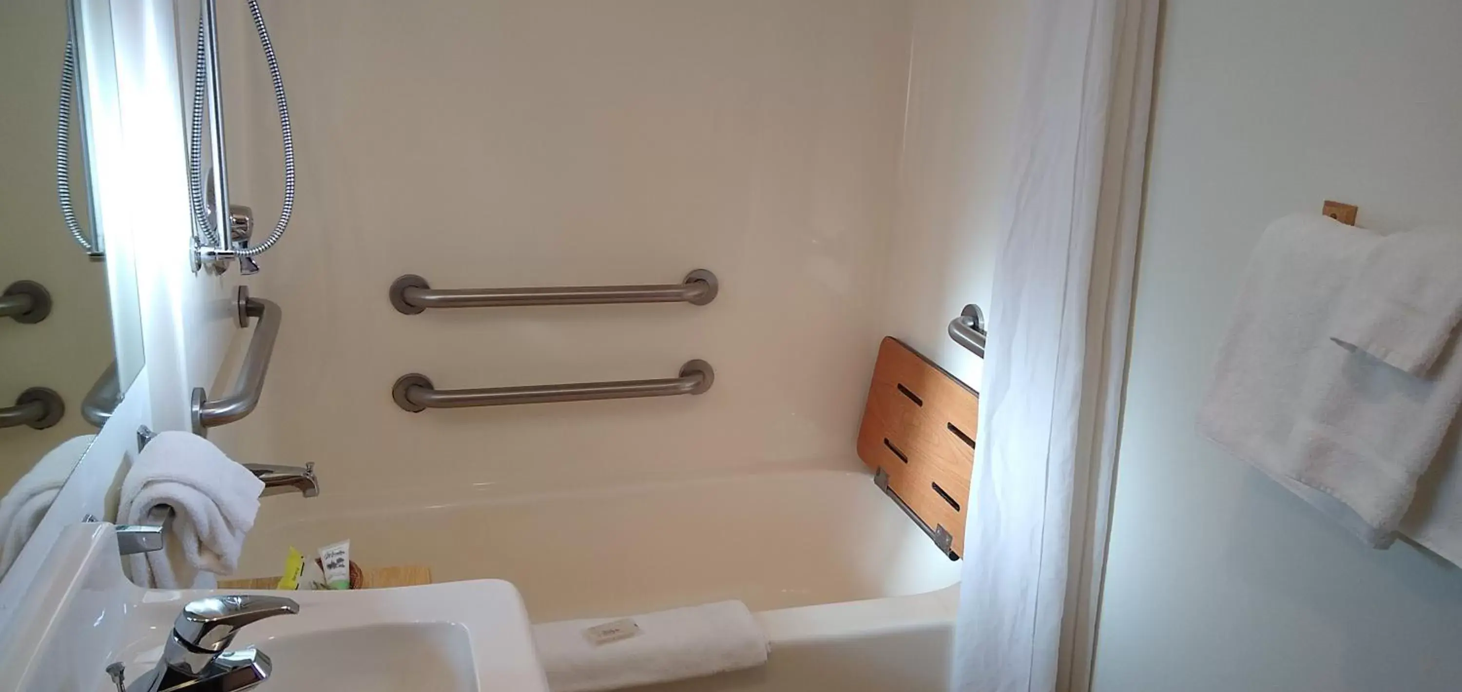 Bathroom in Ponderosa Motel