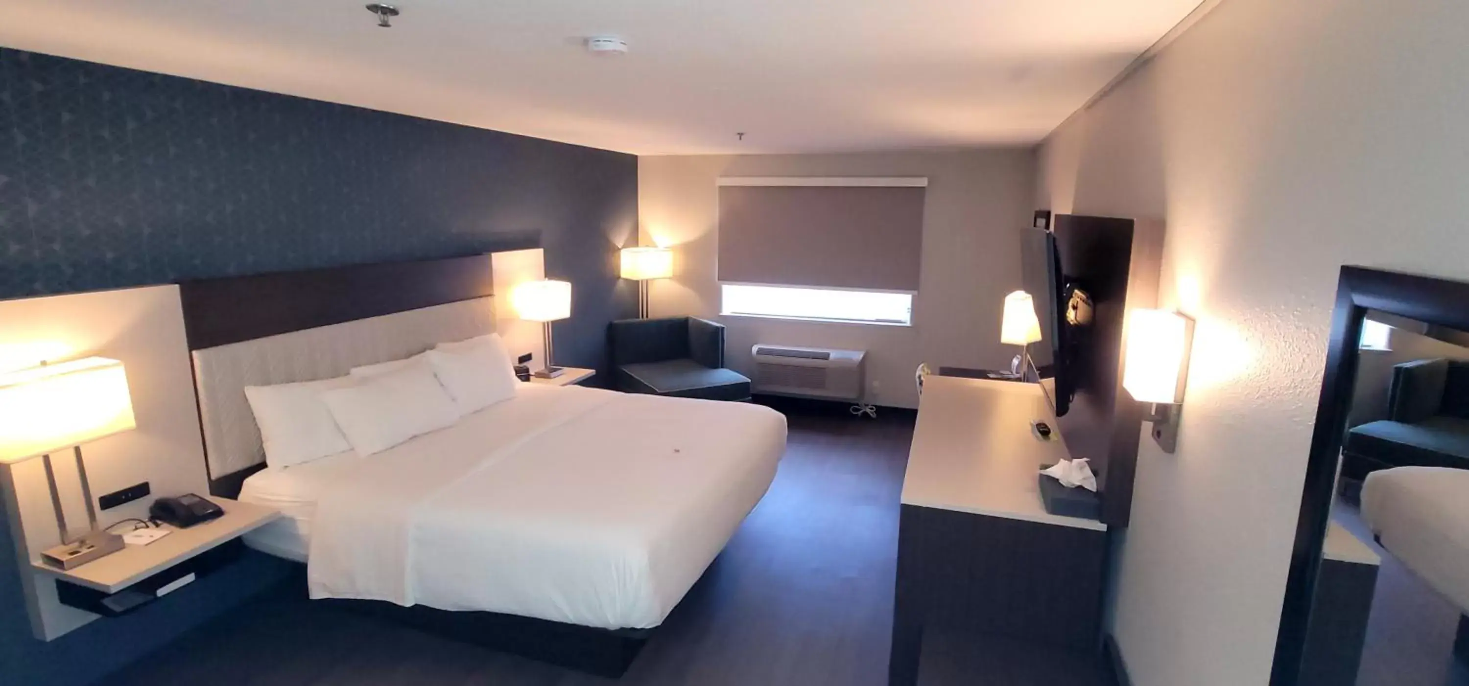 Bedroom in La Quinta by Wyndham Santa Rosa