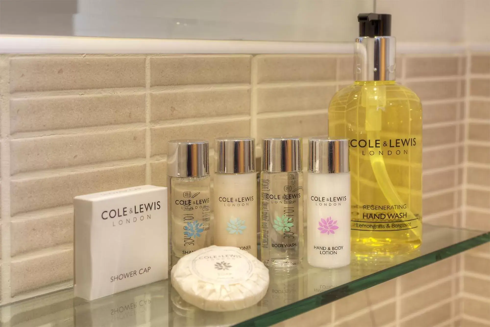 Room 6 - Superior Super King Ensuite with Shower in The Bondgate Boutique Room 6 - Superior Super King Ensuite with Shower in The Bondgate Boutique