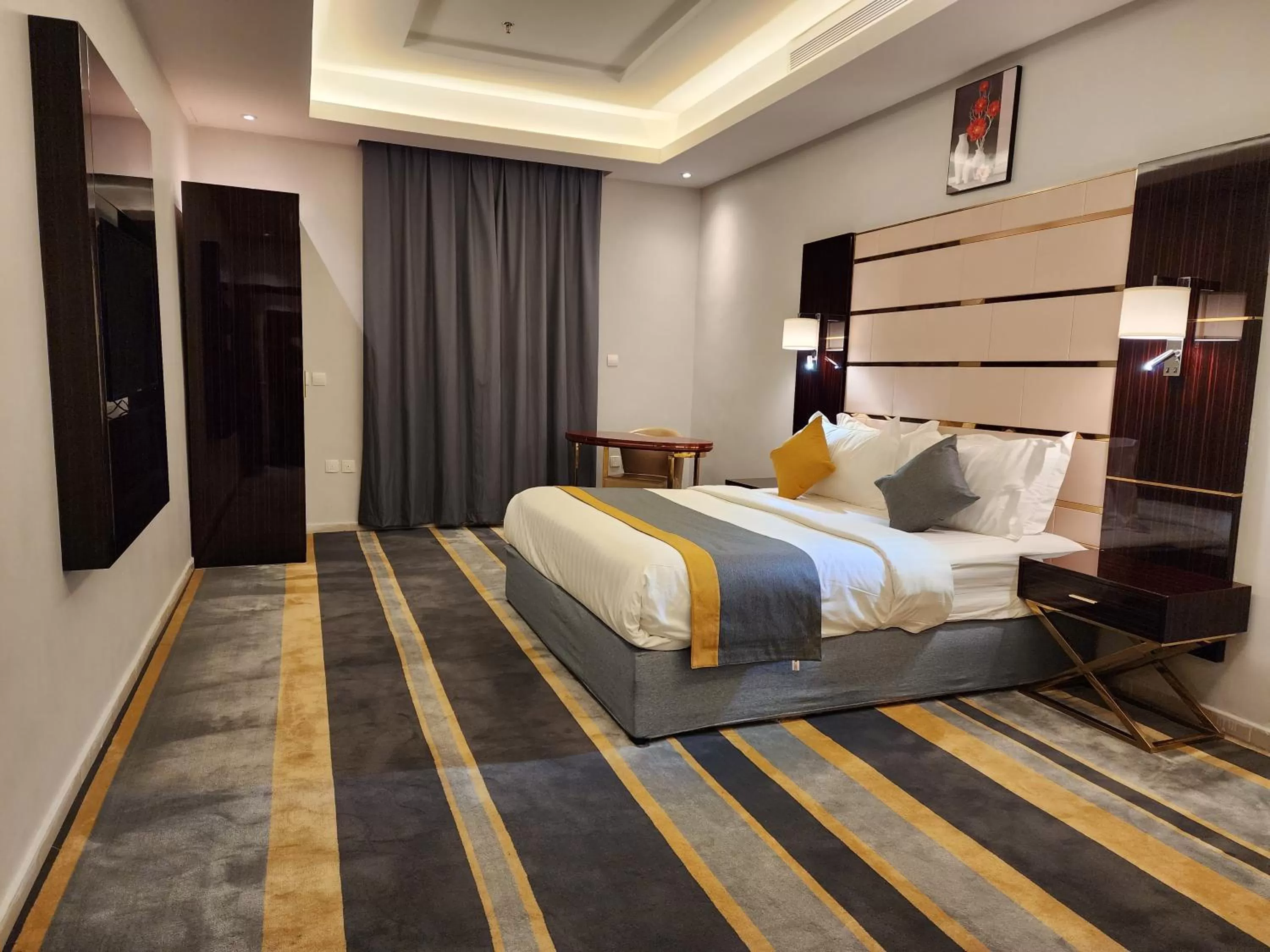 Photo of the whole room, Bed in Rasis Serviced Apartments