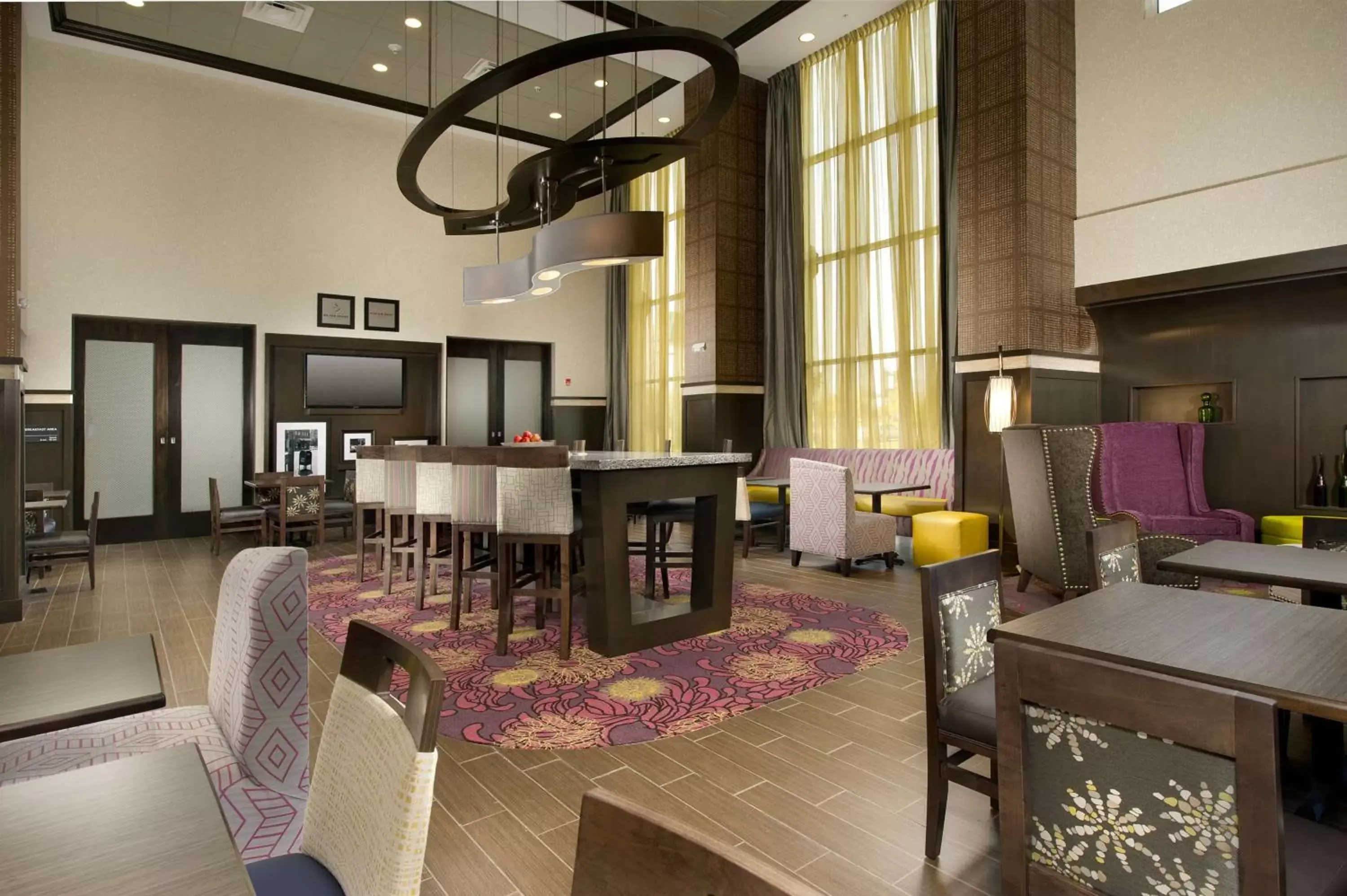 Dining area, Seating Area in Hampton Inn & Suites - Buffalo Airport