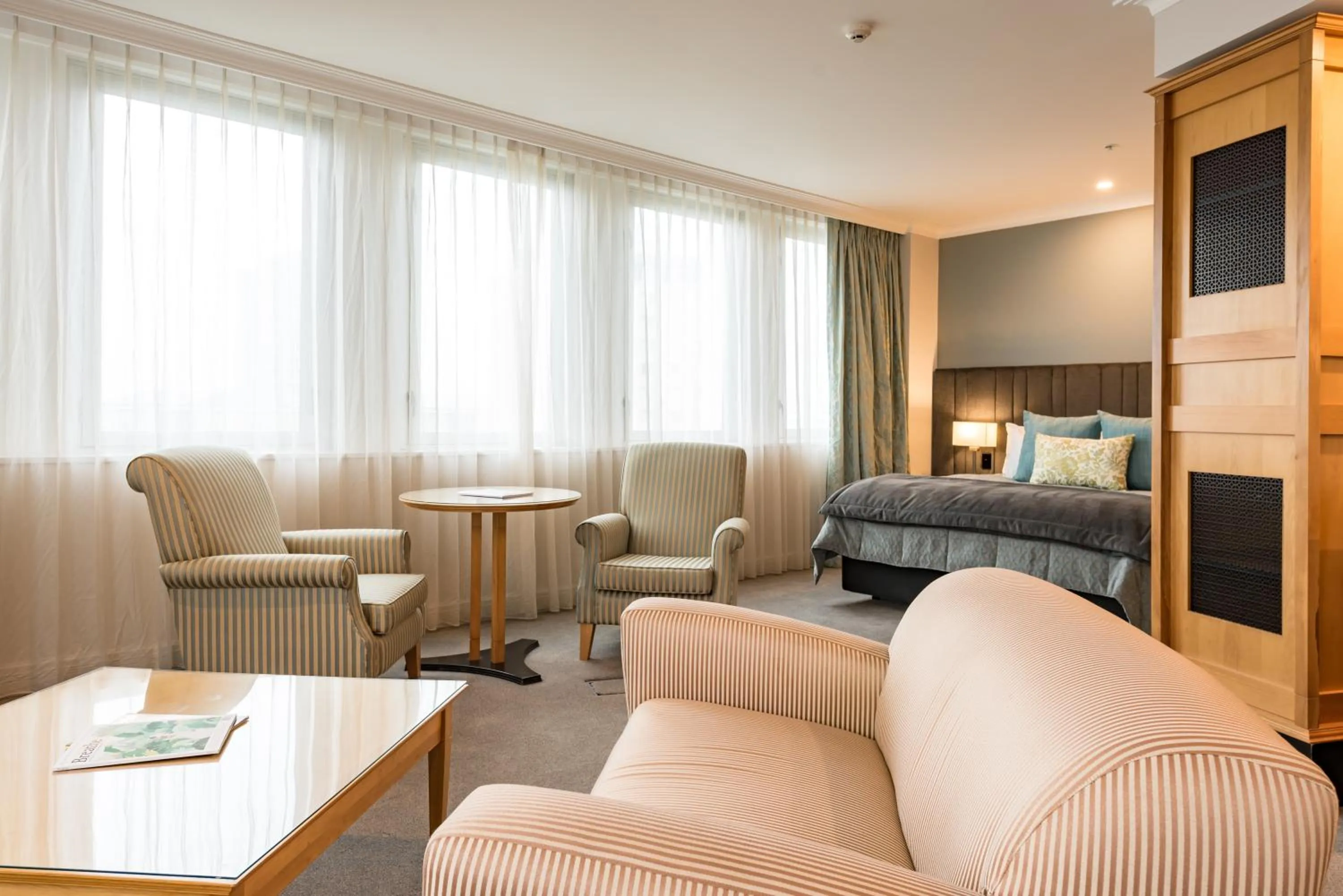 Photo of the whole room, Bed in Distinction Christchurch Hotel