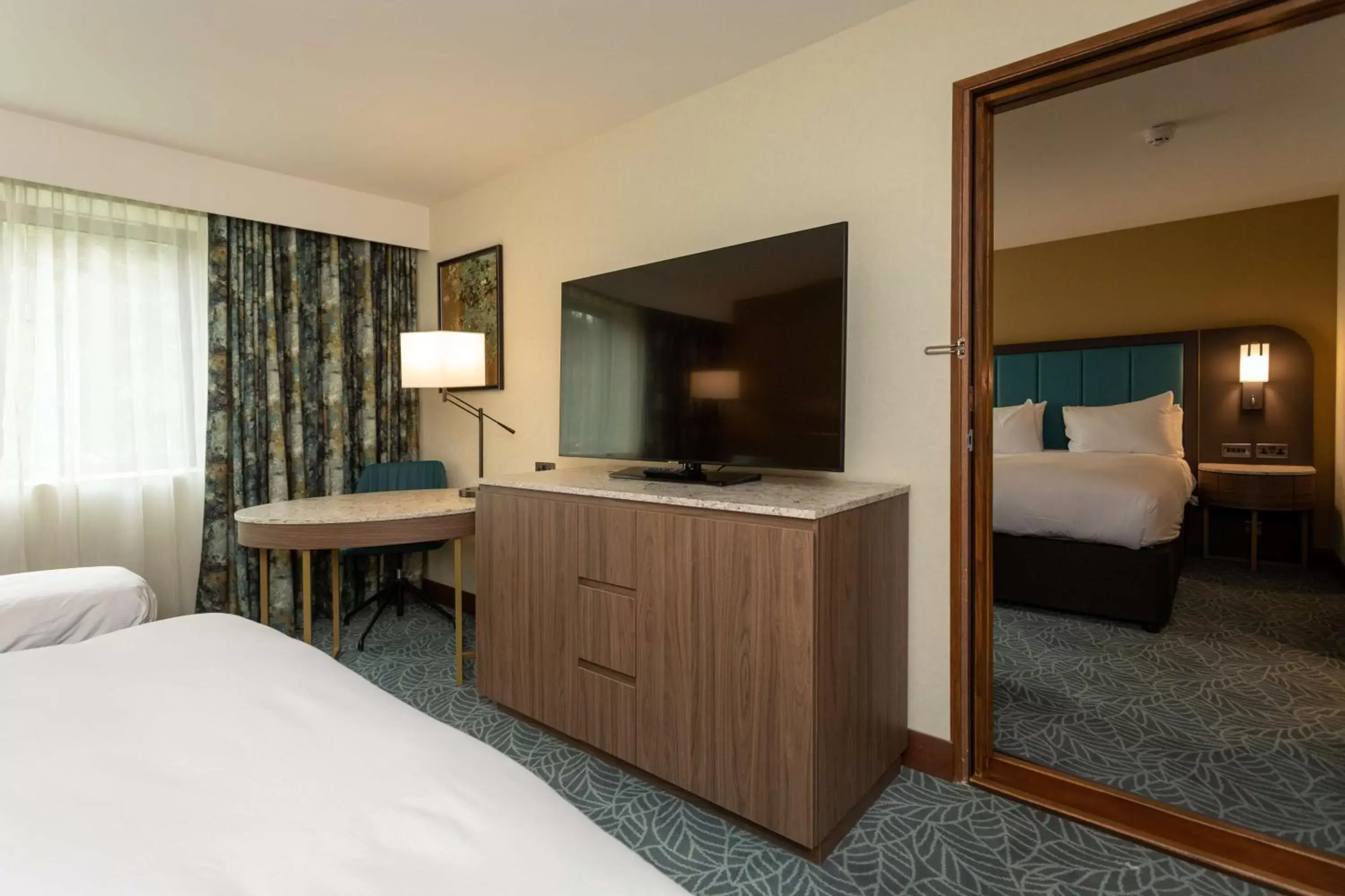 Bedroom, TV/Entertainment Center in DoubleTree by Hilton Hotel Nottingham - Gateway