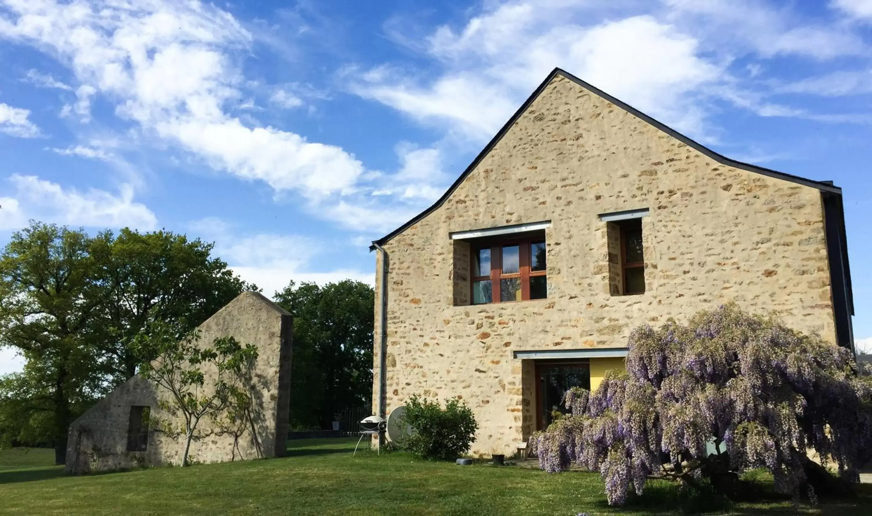 Garden, Property Building in Le Clos du Gusquel