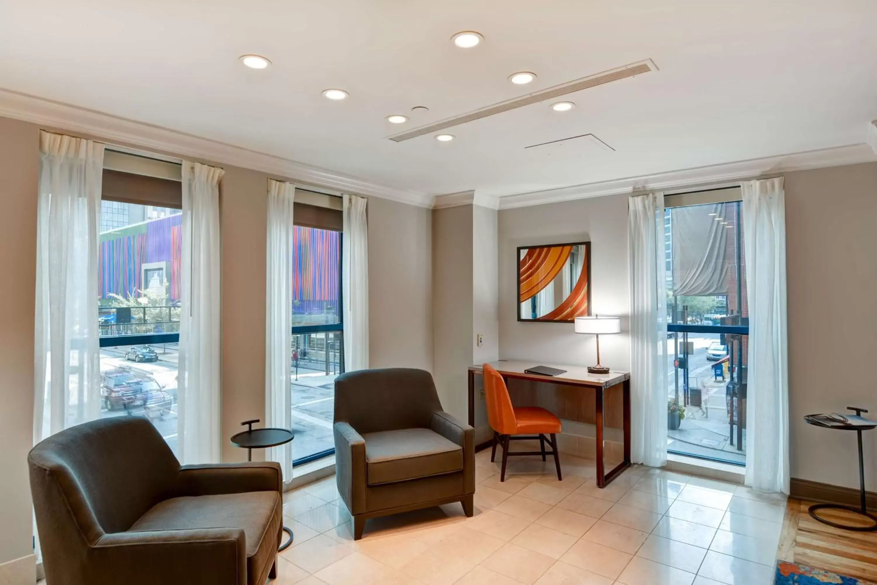 Living room, Seating Area in The Cincinnatian Curio Collection by Hilton