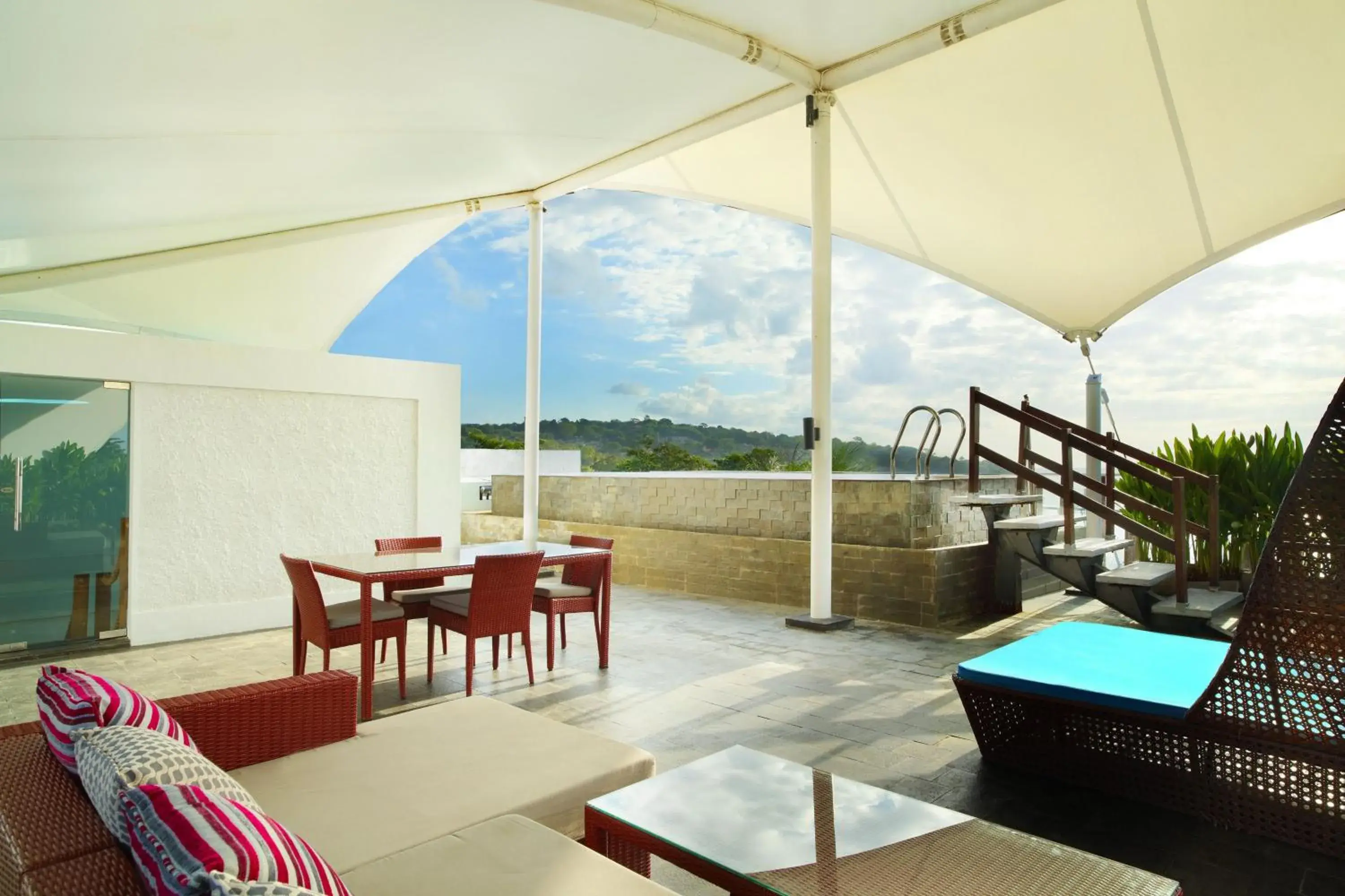 Swimming pool in Le Meridien Bali Jimbaran