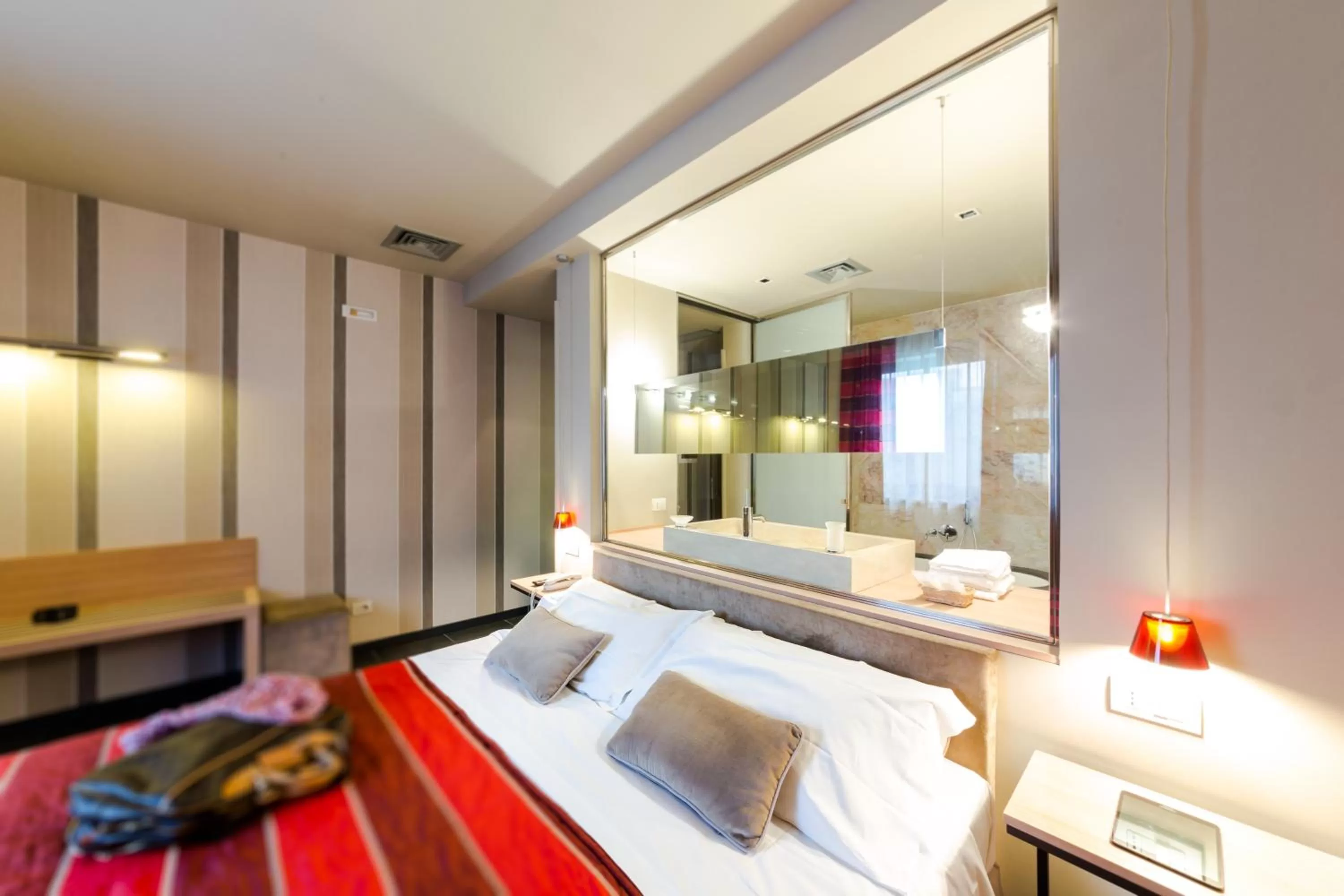 Bathroom, Bed in El Homs Palace Hotel